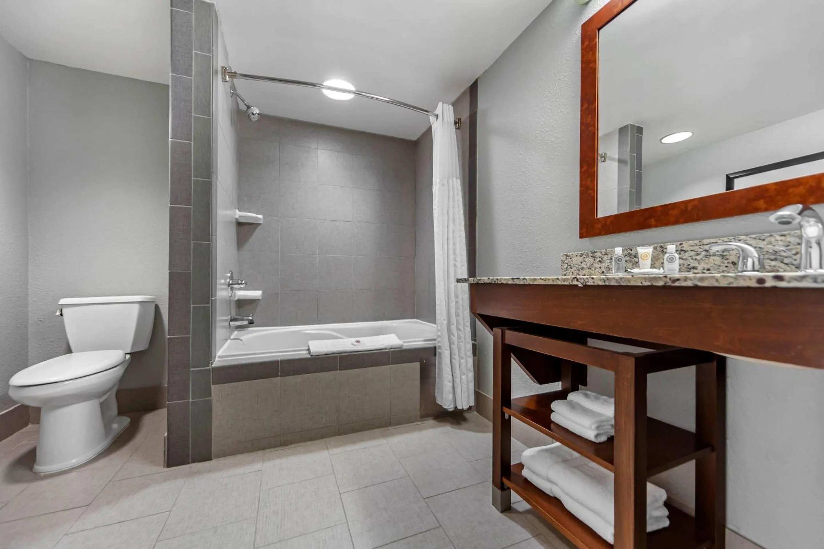 Bedroom in Comfort Inn Kearney I-80