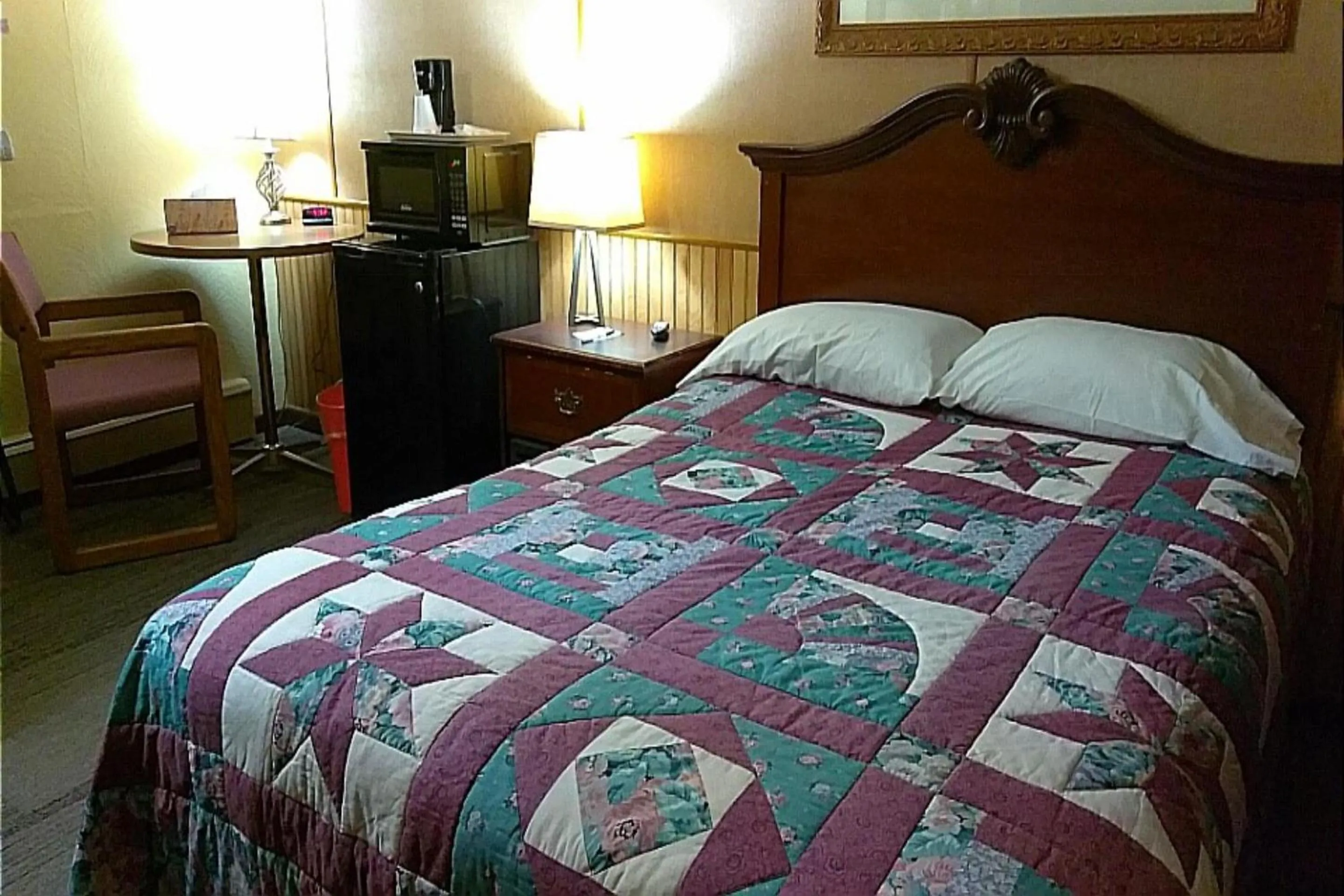 Bedroom, Bed in Colonial Inn Extended Stay by OYO New Ulm