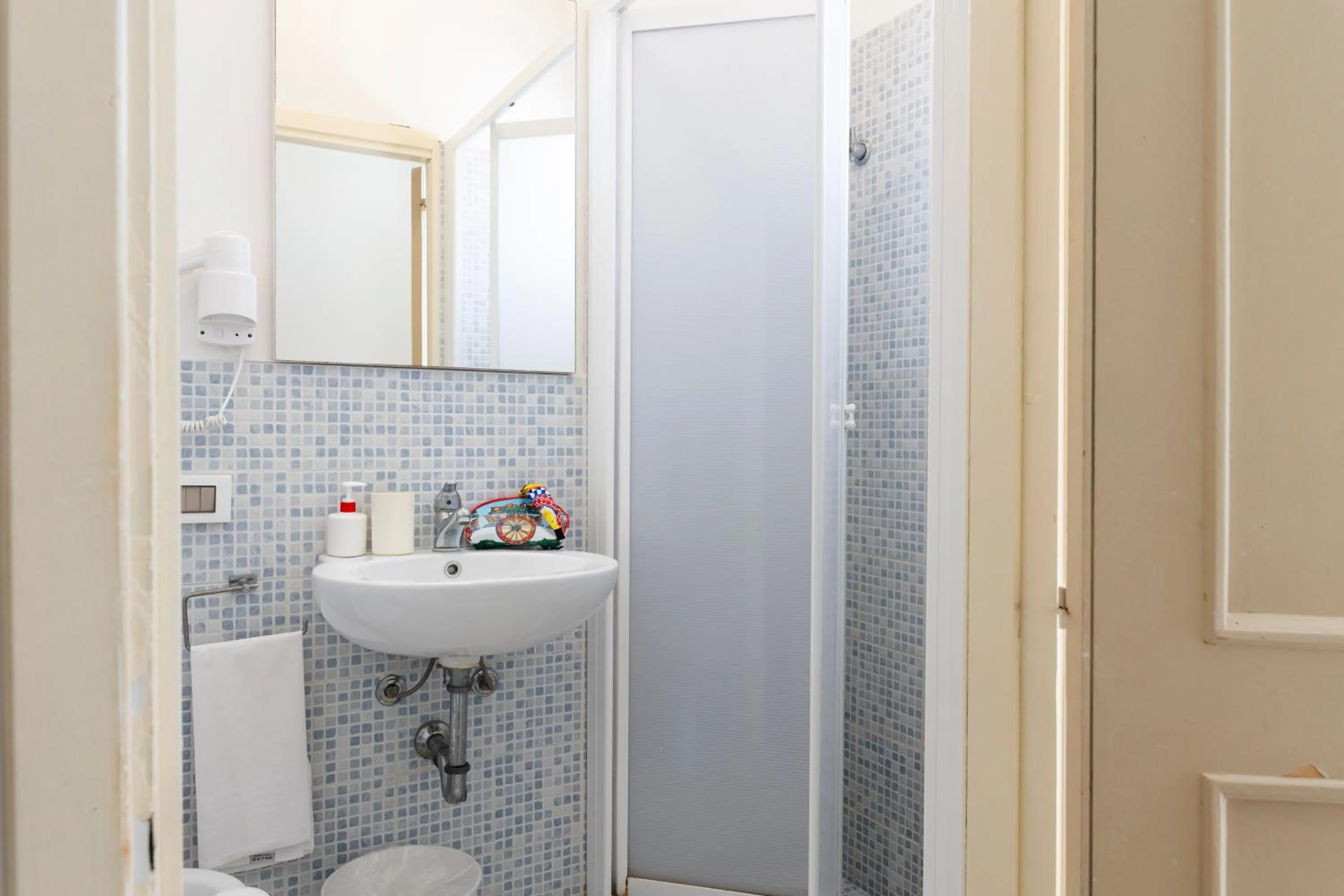 Shower in Hotel Baia Del Sole