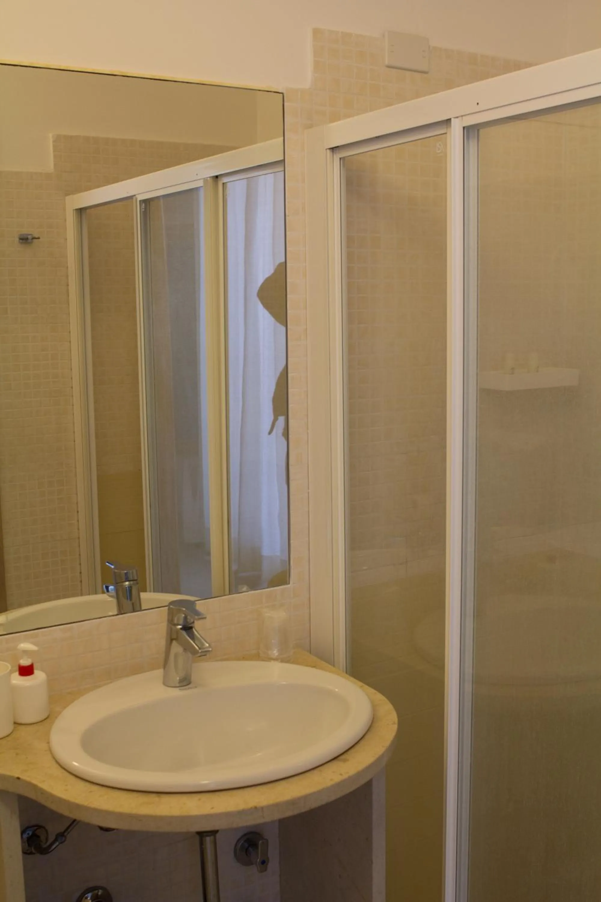 Shower in Hotel Baia Del Sole