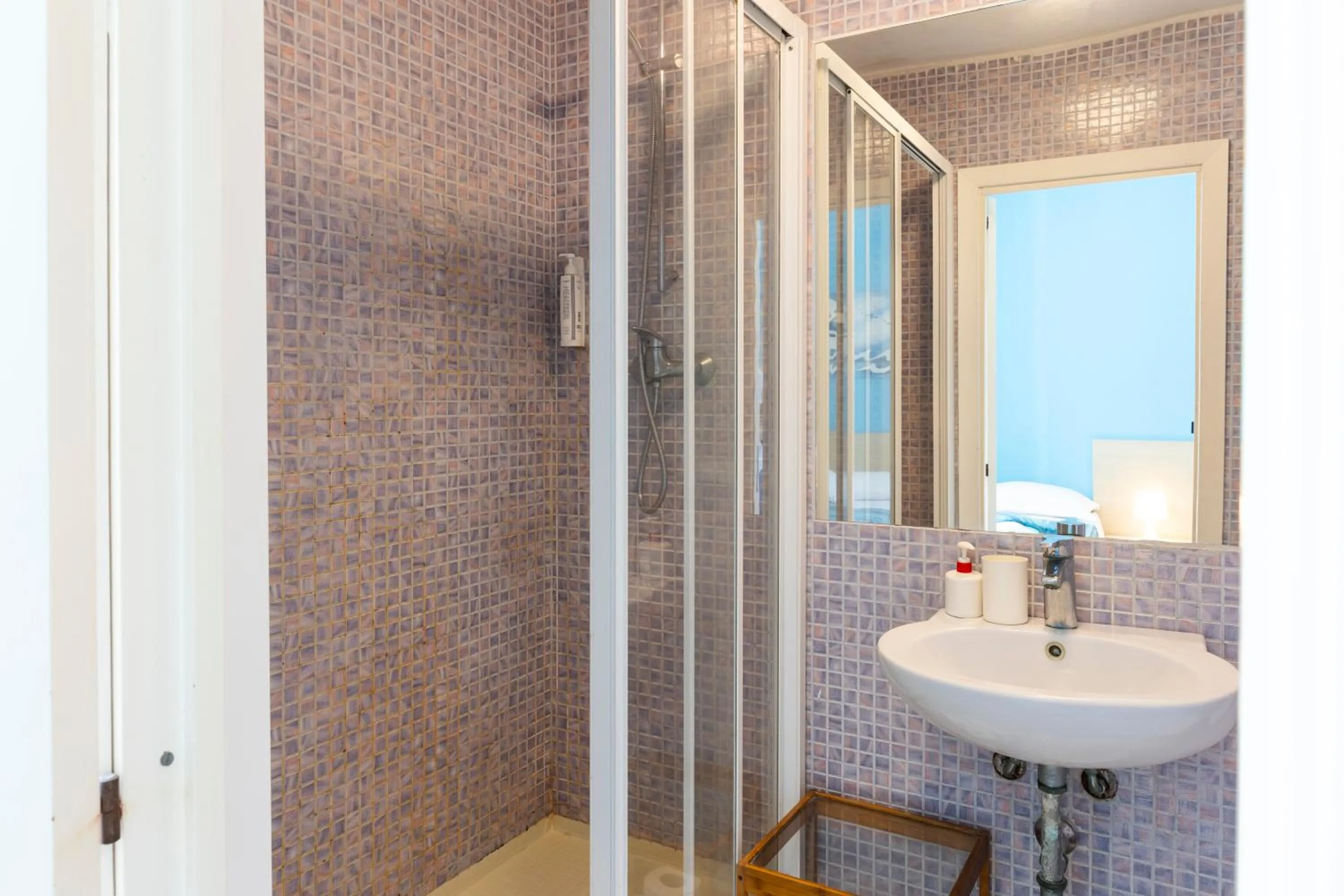 Shower in Hotel Baia Del Sole