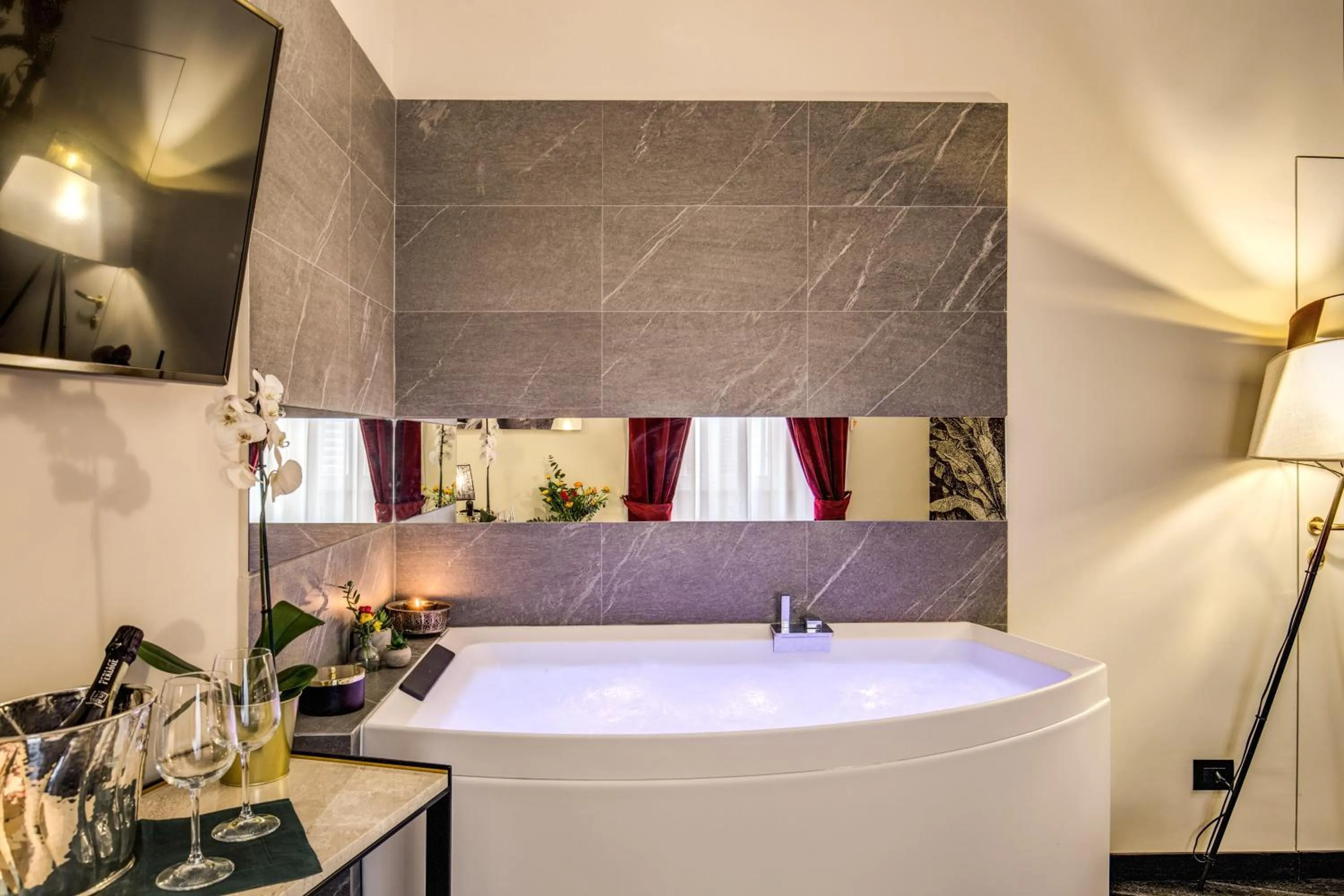 Hot Tub in PAX hotel