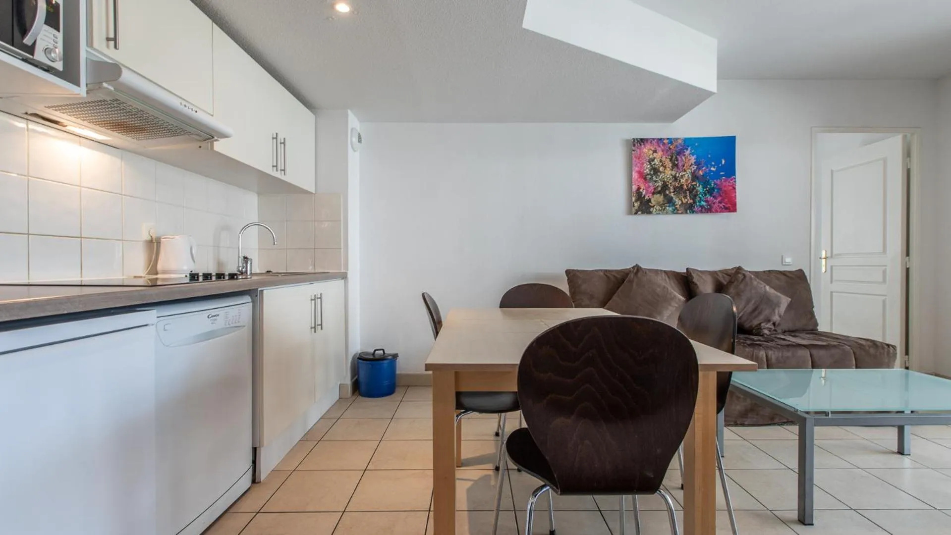 Kitchen or kitchenette in Vacancéole - Résidence Le Crystal