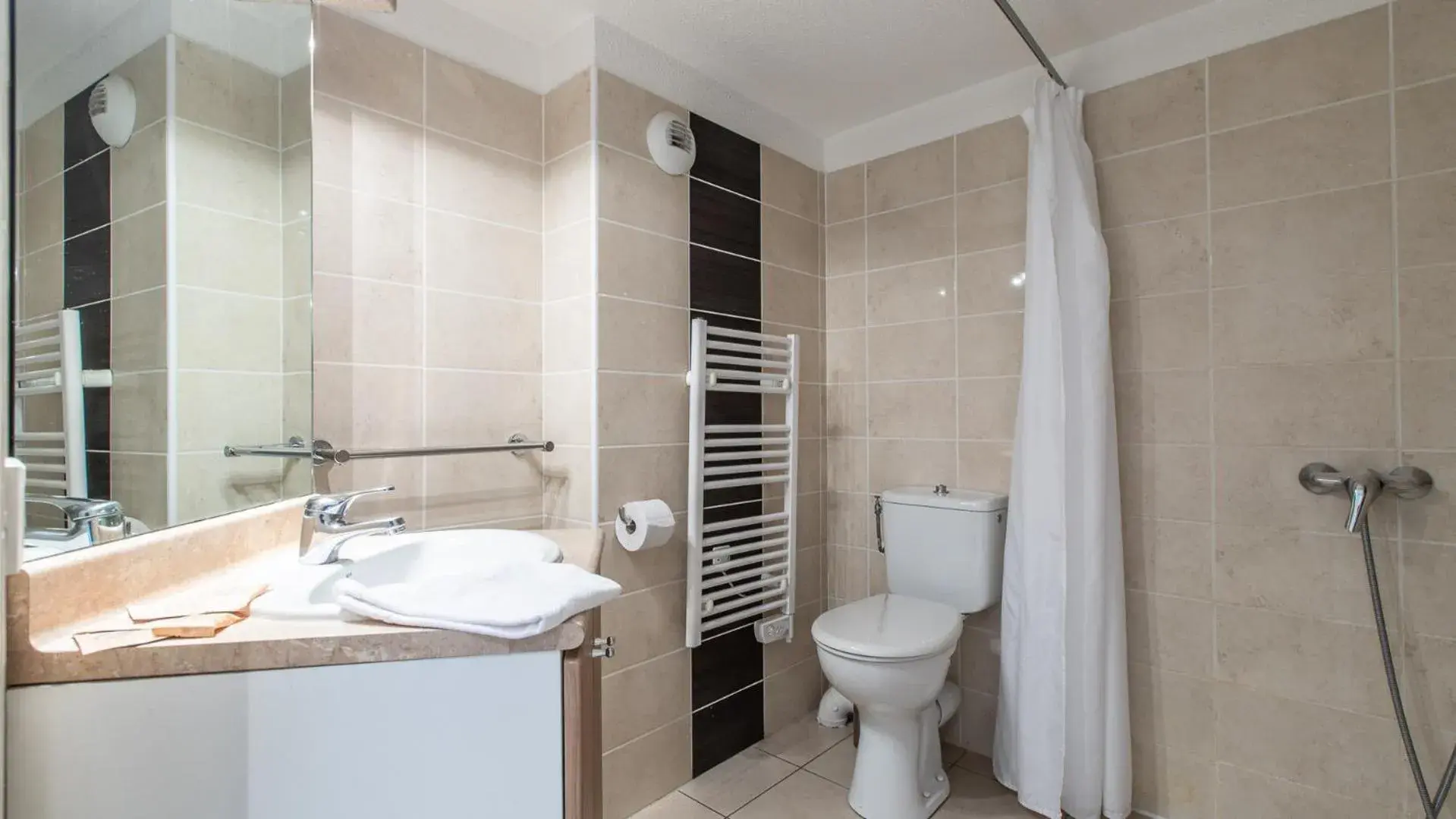 One Bedroom Apartment (4 Adults) - Disability Access in Vacancéole - Résidence Le Crystal One Bedroom Apartment (4 Adults) - Disability Access in Vacancéole - Résidence Le Crystal