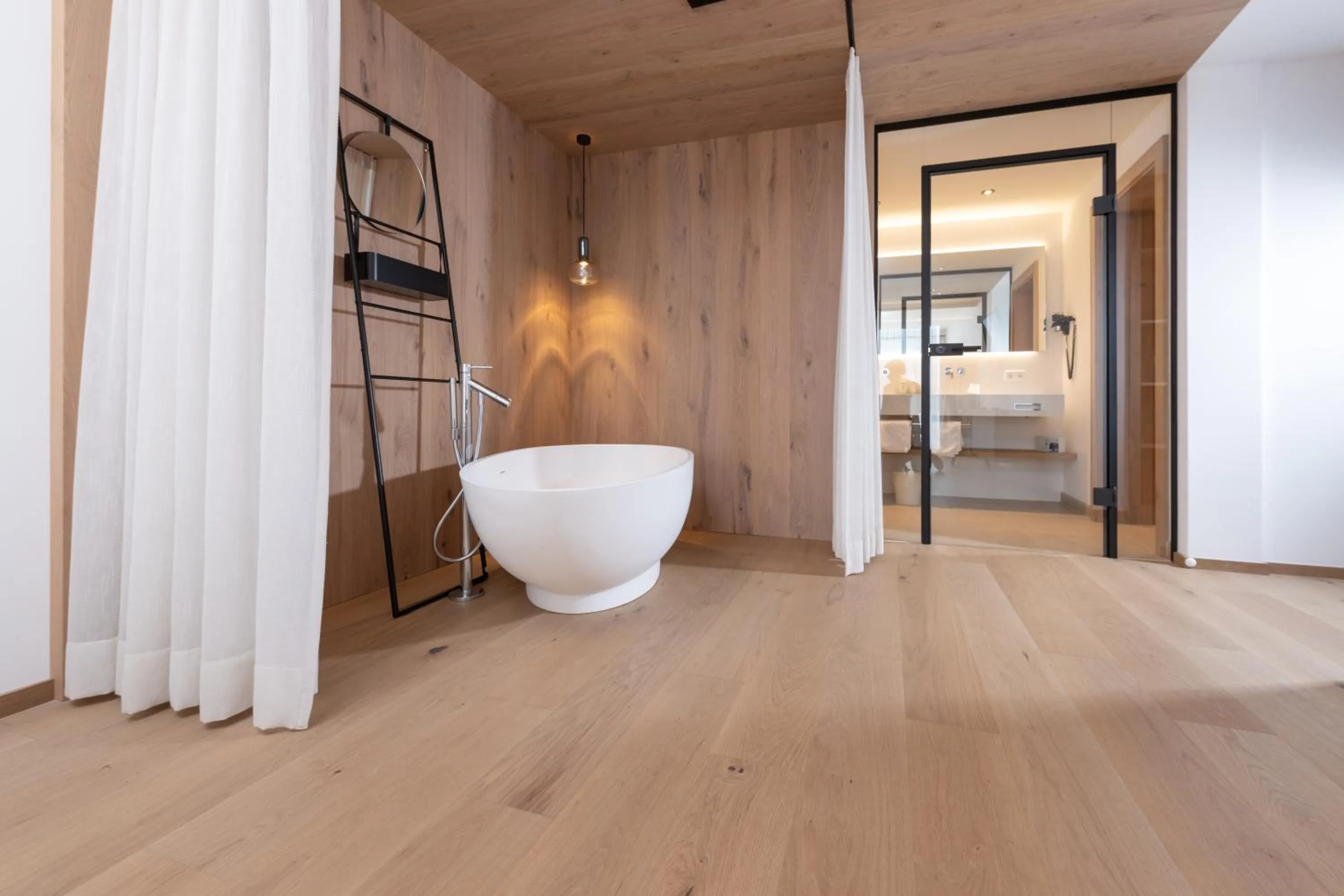 Bath, Bed in Hotel Stadler am Attersee