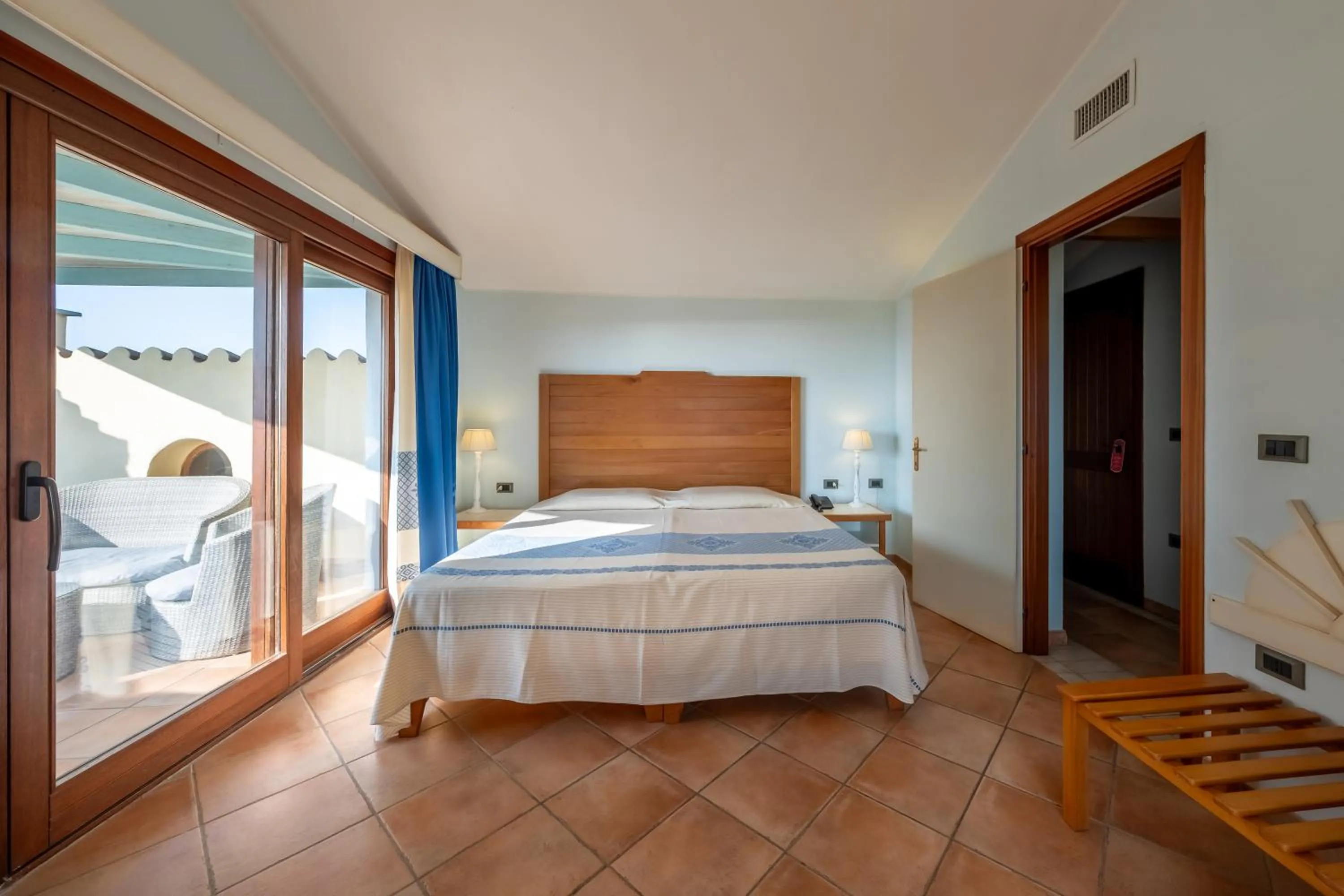 Balcony/Terrace, Bed in Hotel Luci Del Faro