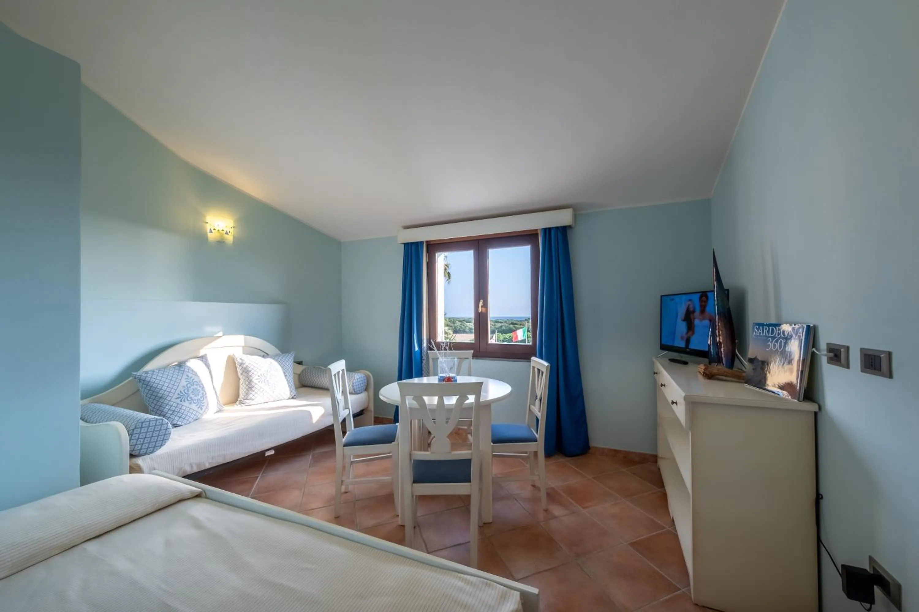 Sea view, Bed in Hotel Luci Del Faro