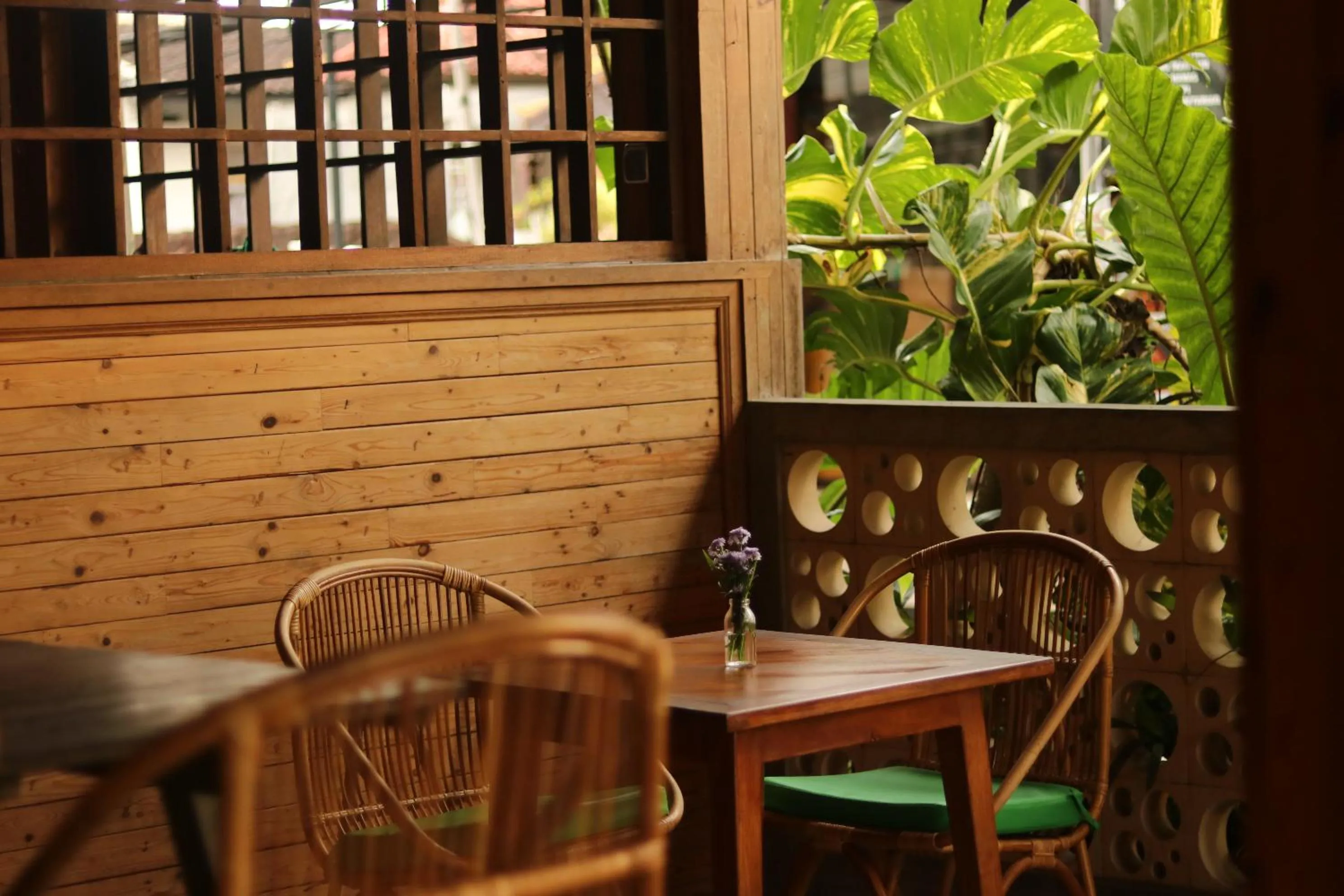 Restaurant/places to eat in Mina Pelasa Hotel