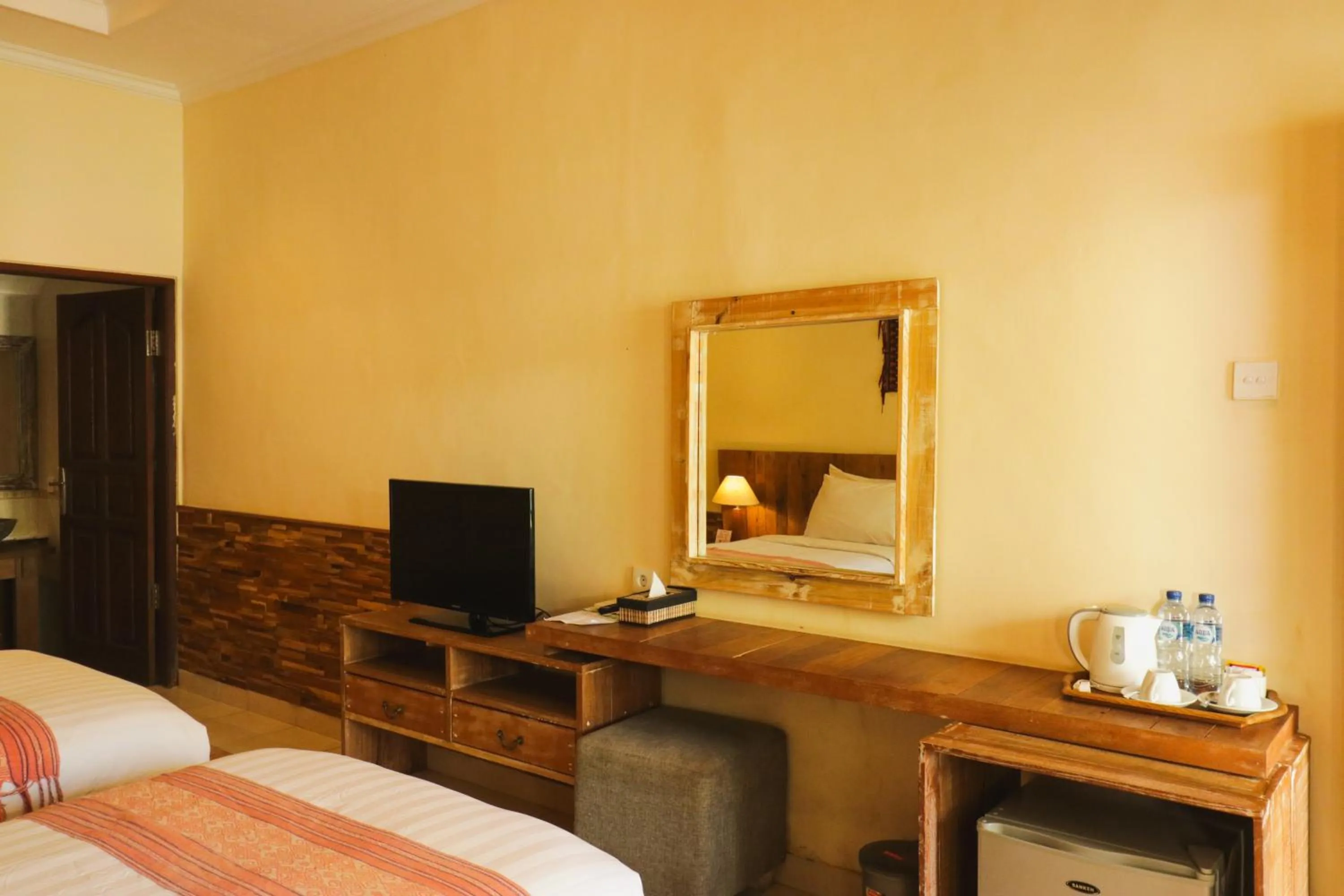 TV and multimedia, Bed in Mina Pelasa Hotel