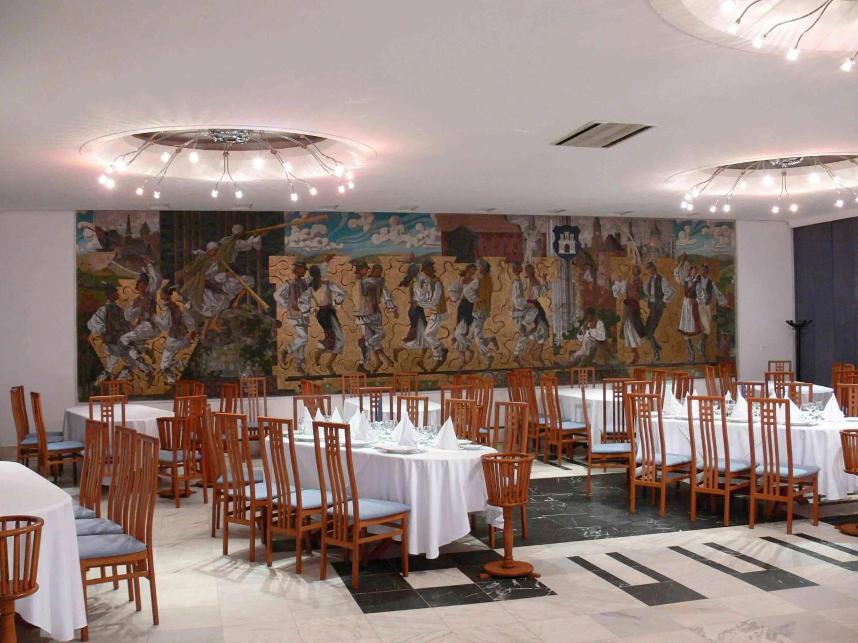 Restaurant/places to eat in Hotel Belvedere