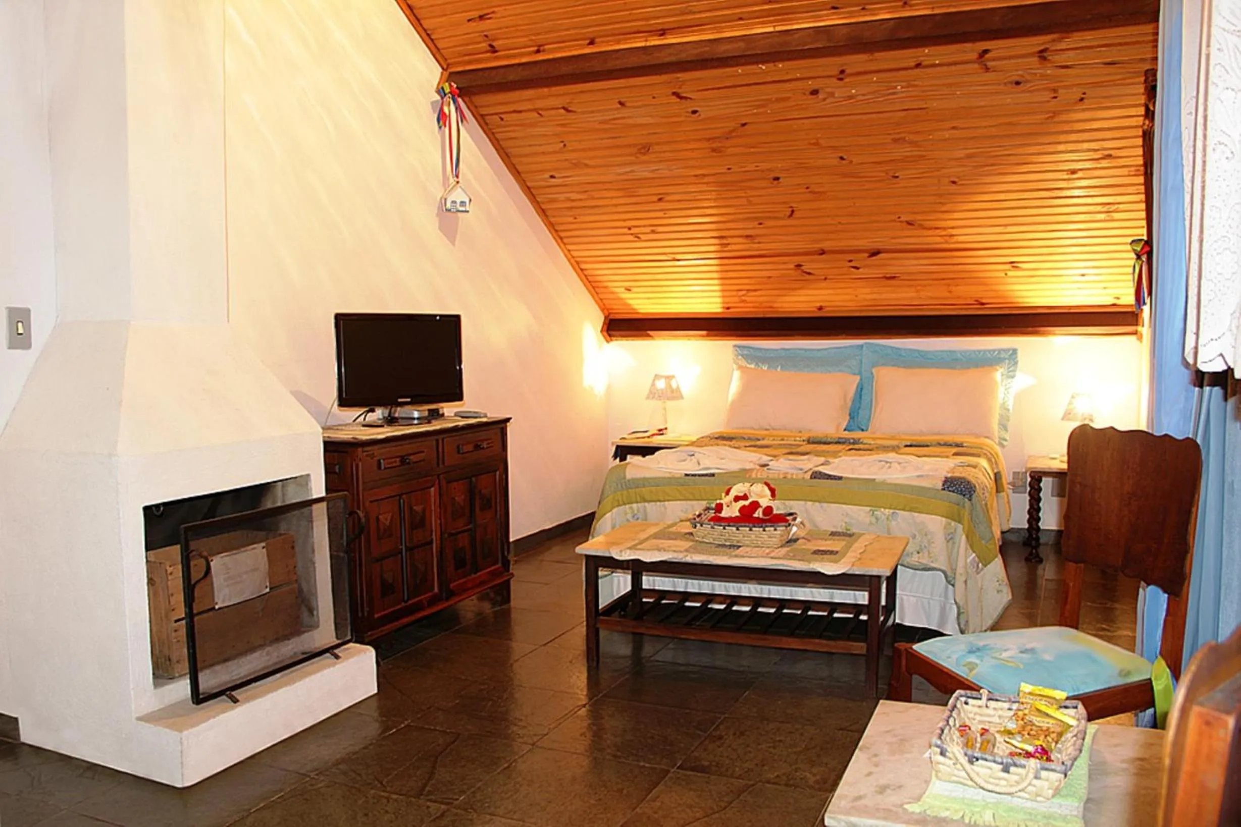Photo of the whole room, Bed in Aconchegos Ile de France