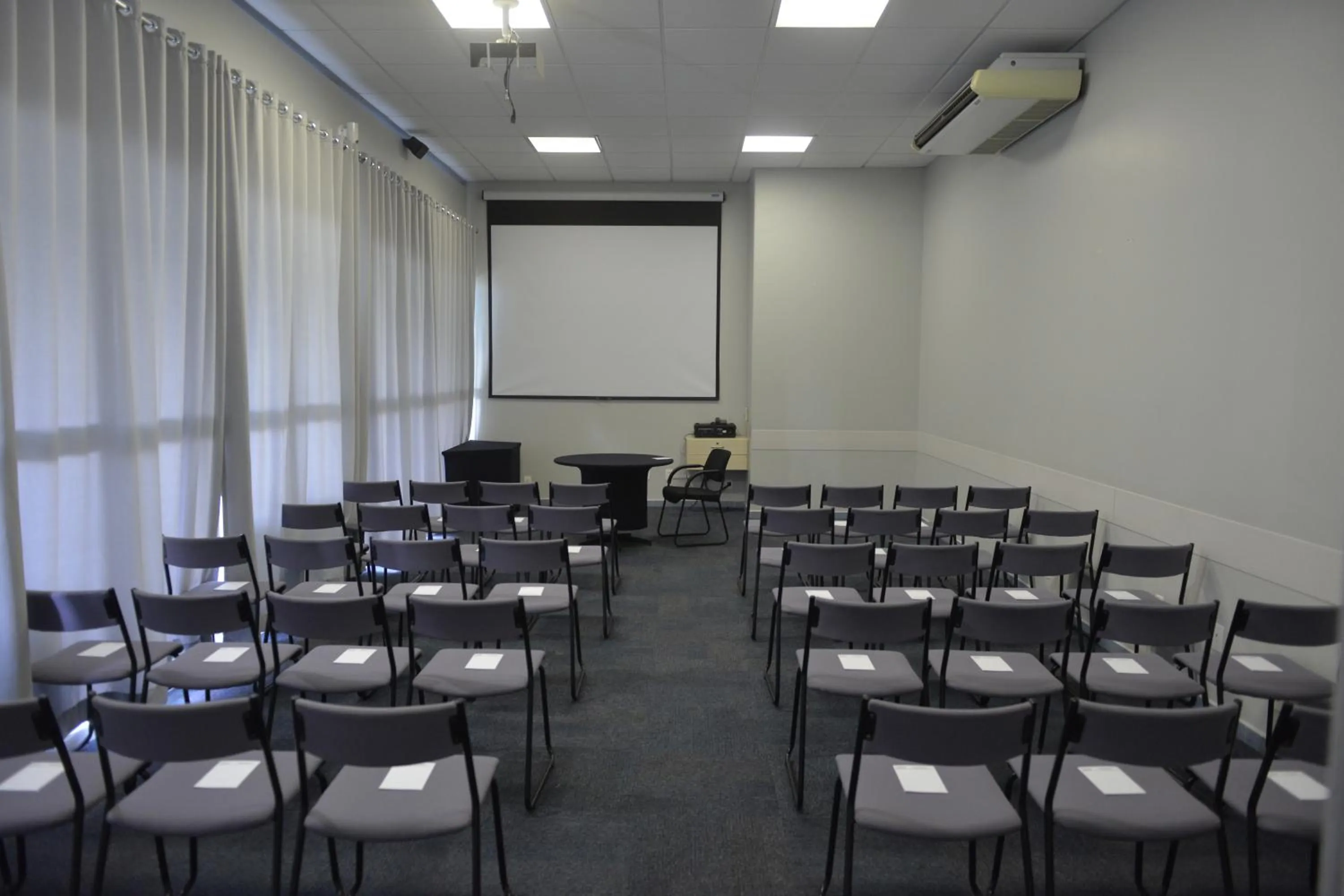 Business facilities in Oitis Hotel