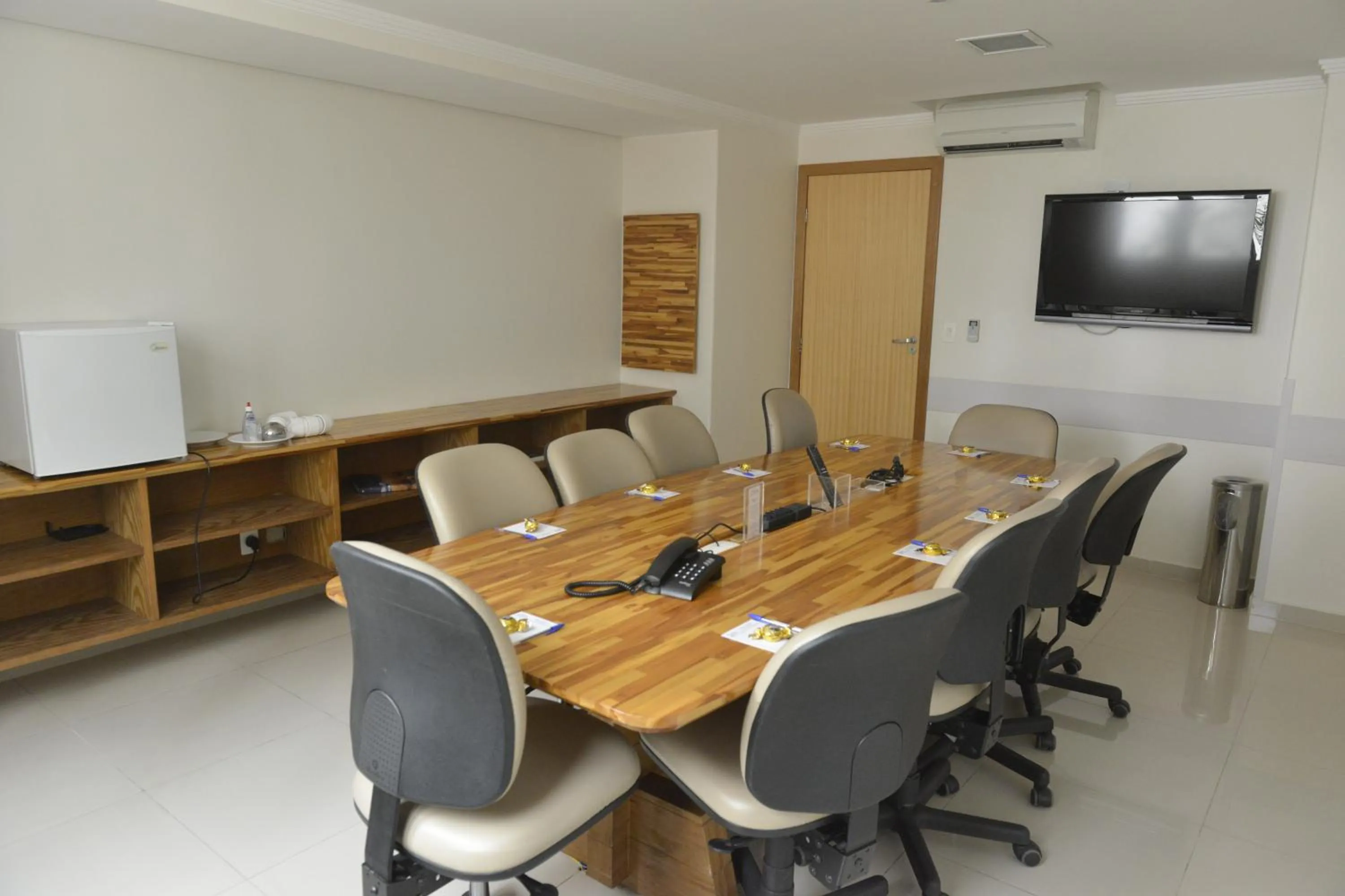Business facilities in Oitis Hotel