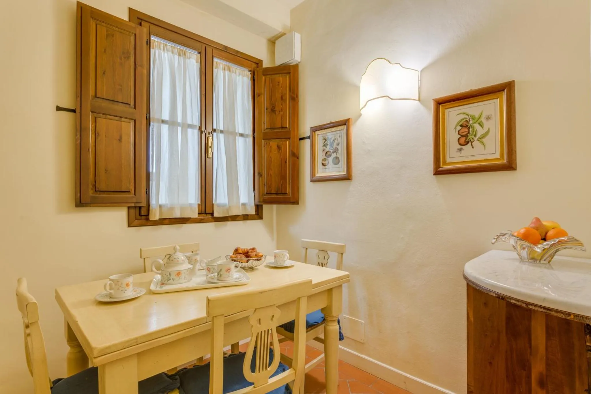 Kitchen or kitchenette in La Casa Del Garbo - Luxury Rooms & Suite