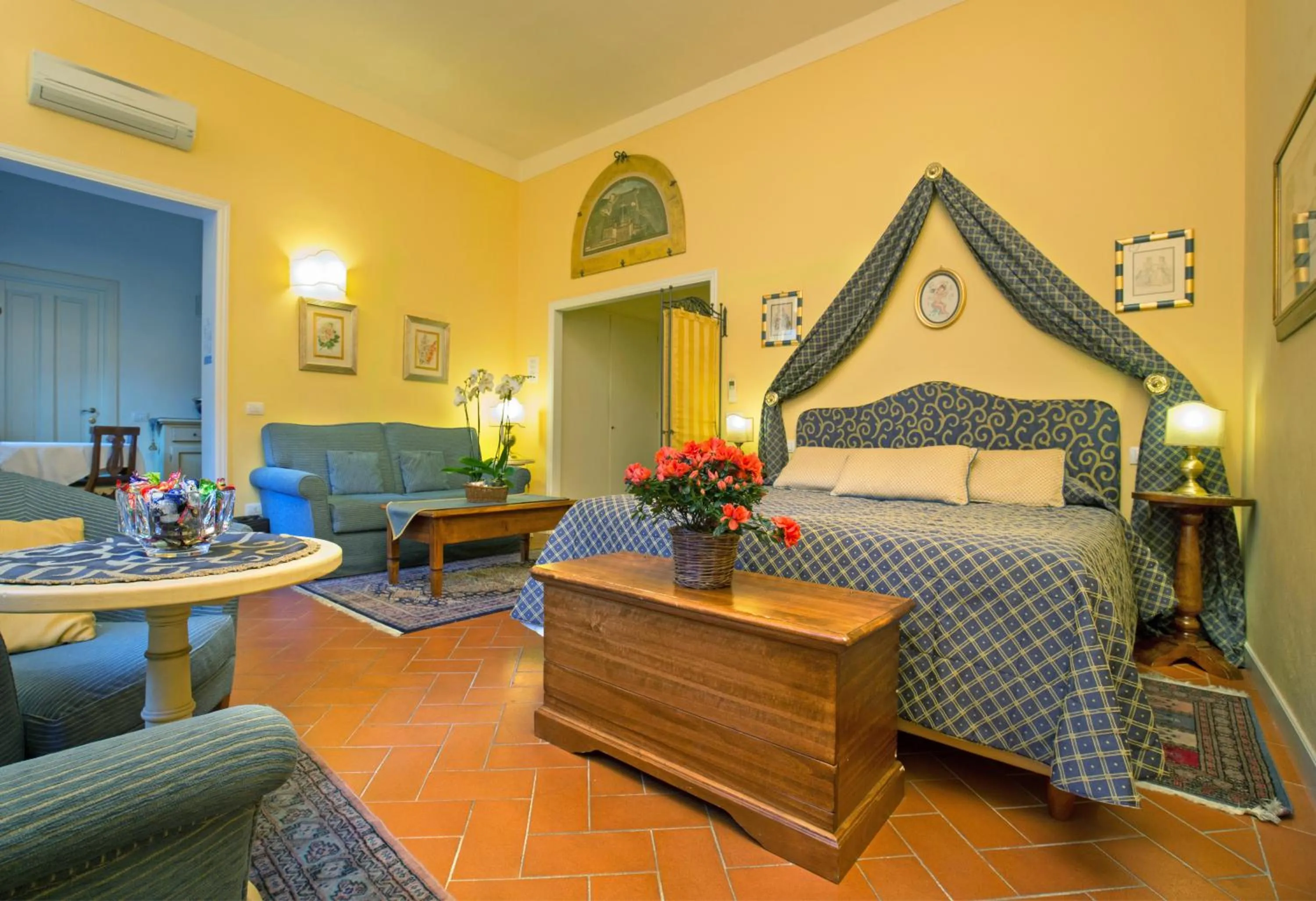 Property building, Bed in La Casa Del Garbo - Luxury Rooms & Suite