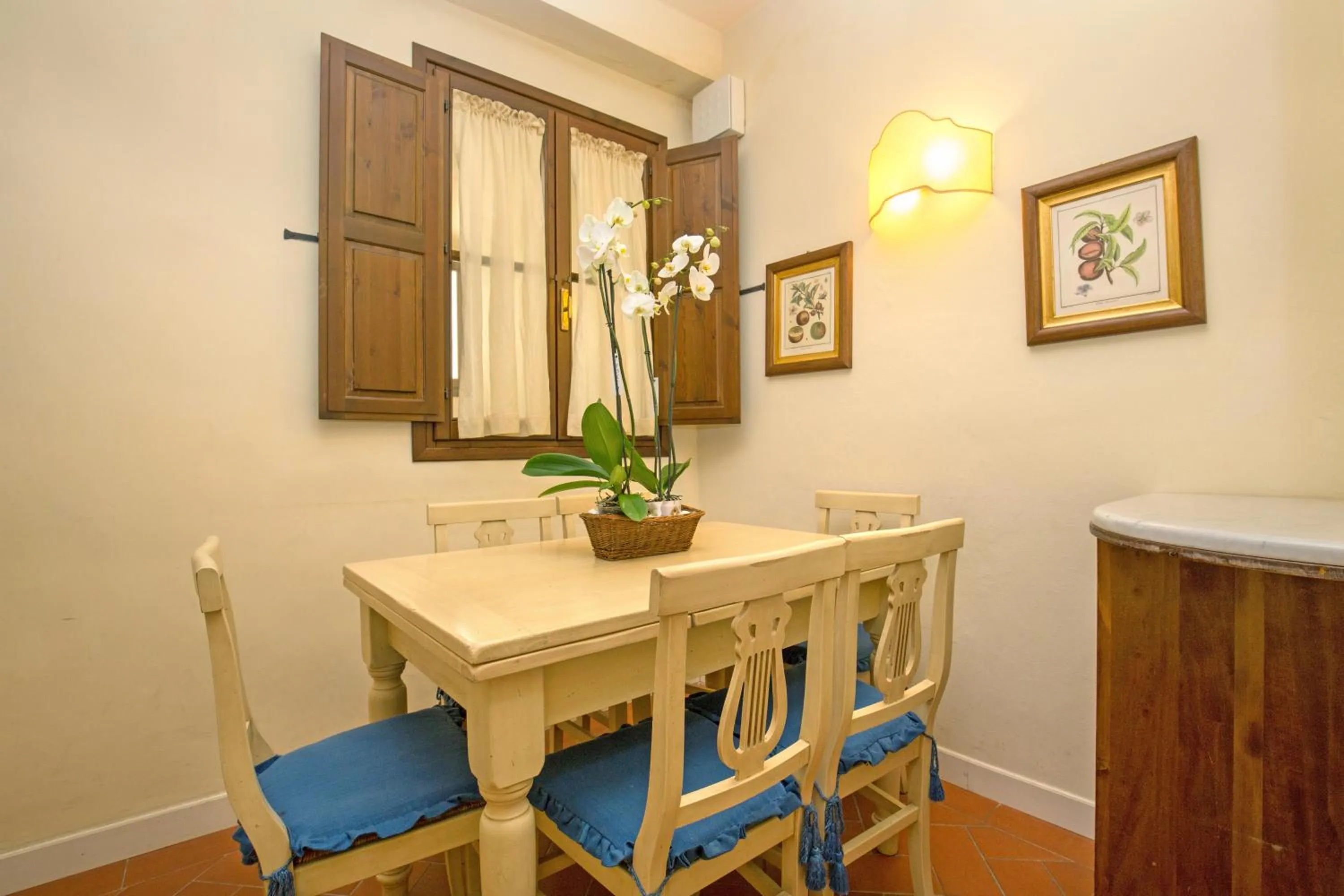 TV and multimedia in La Casa Del Garbo - Luxury Rooms & Suite