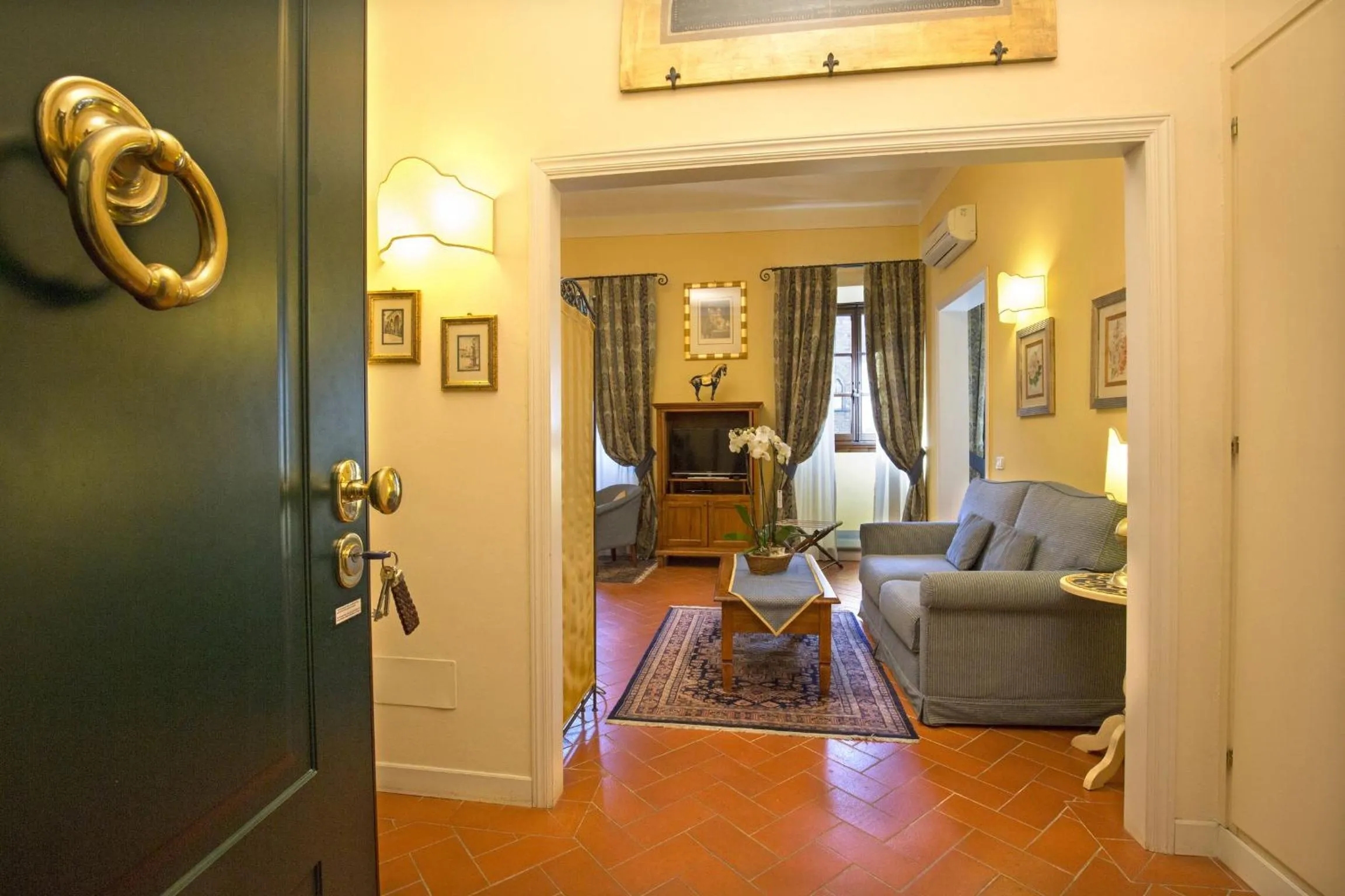 TV and multimedia in La Casa Del Garbo - Luxury Rooms & Suite