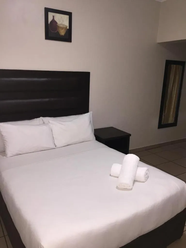 Bedroom, Bed in Bayside Hotel Empangeni