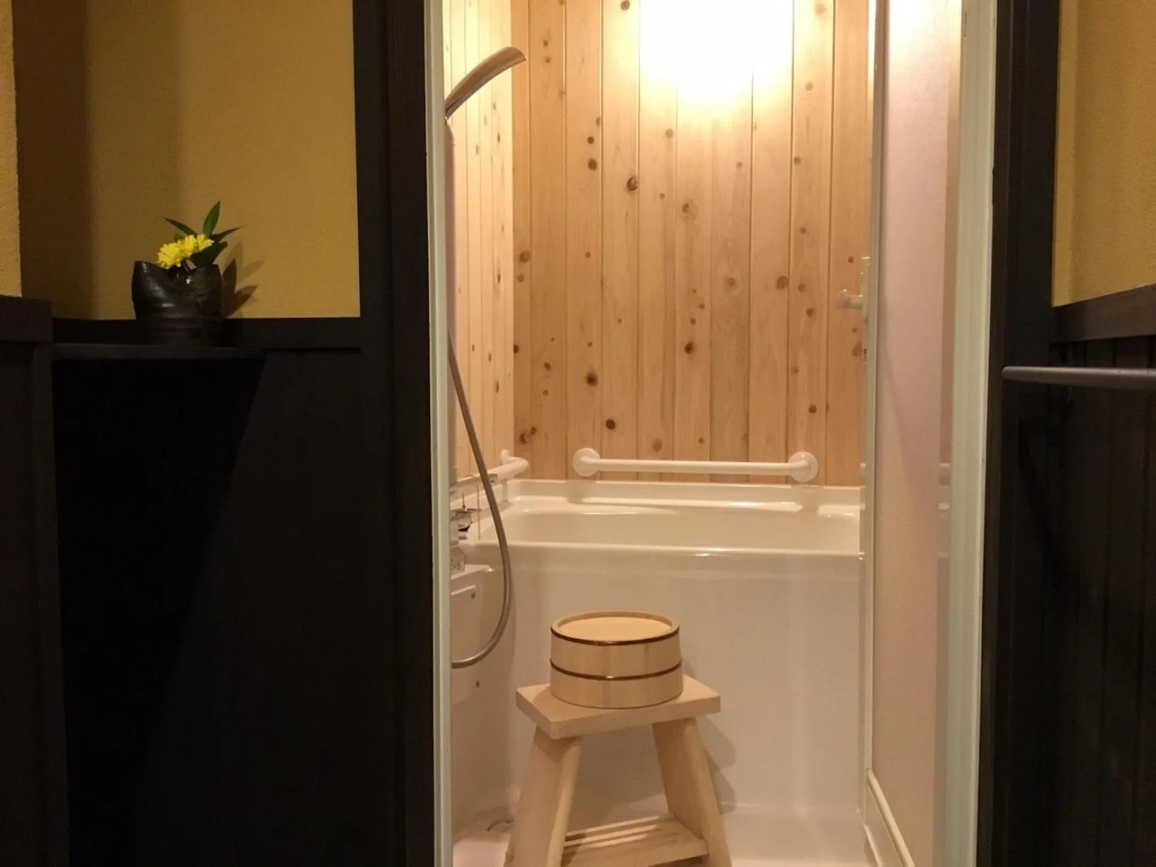 Shower in Ryokan Tanoya