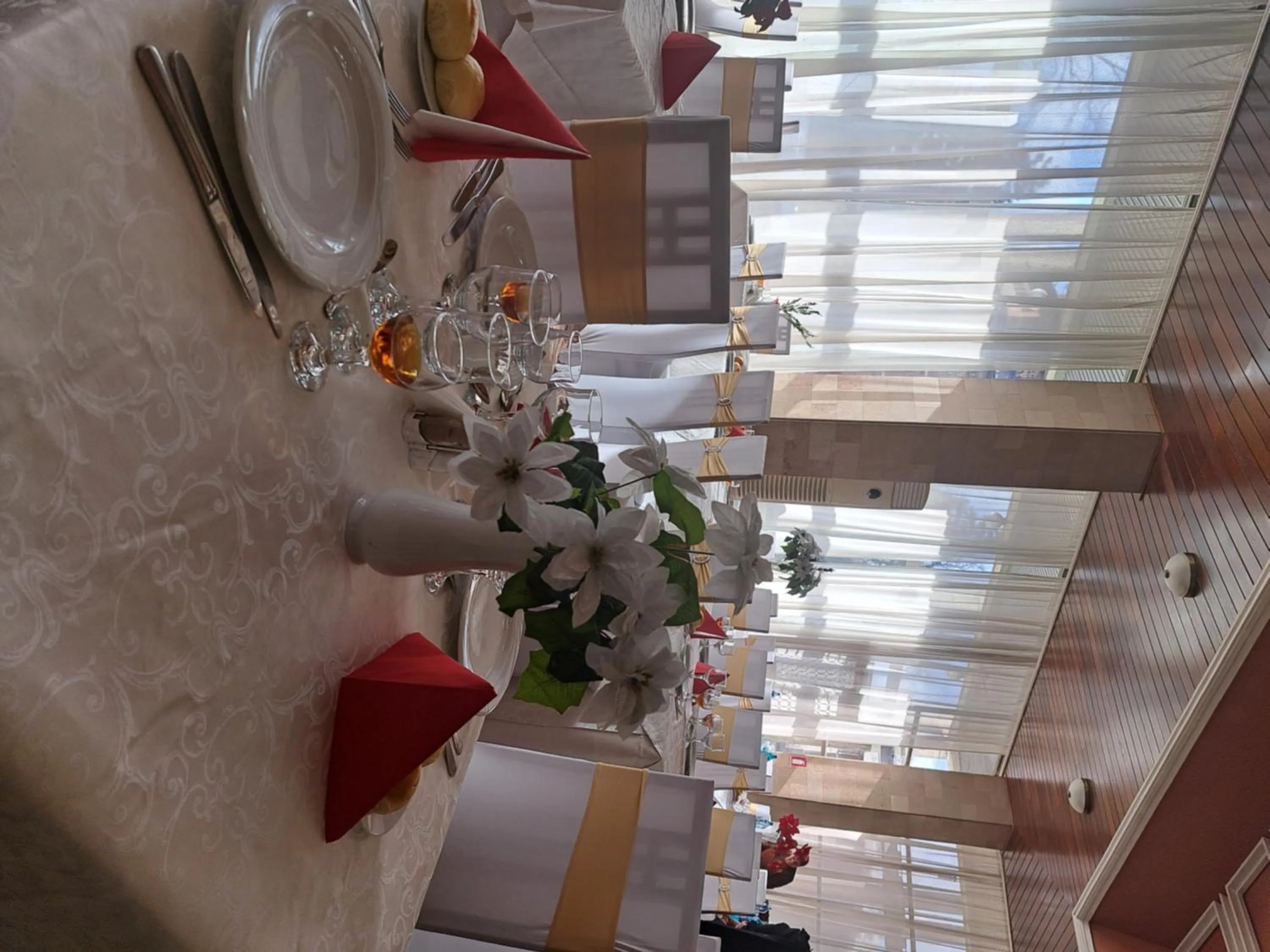 Restaurant/places to eat in Hotel Moldova