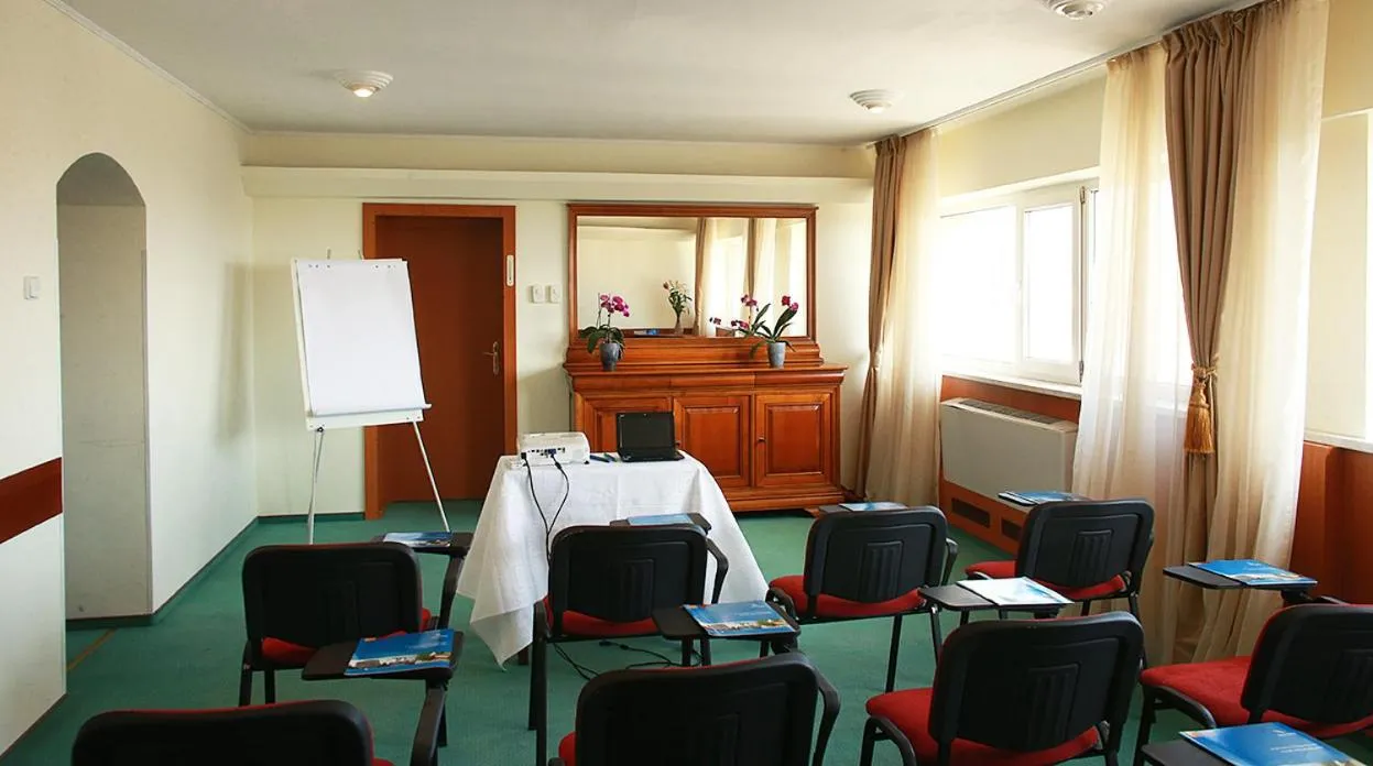 Meeting/conference room in Hotel Moldova