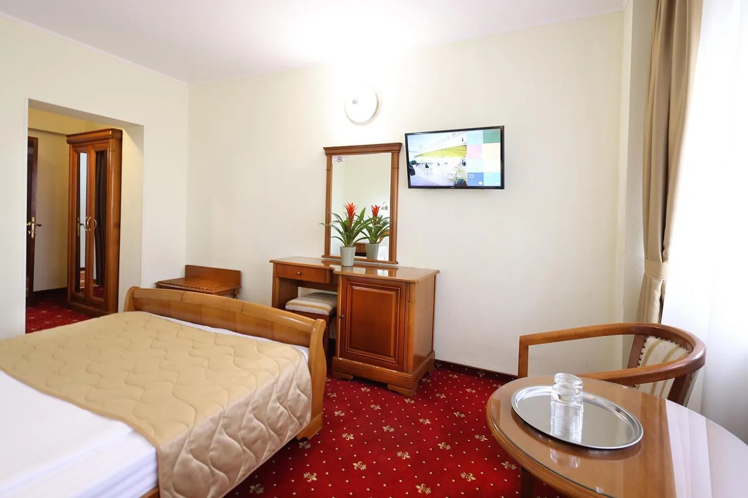 Photo of the whole room, Bed in Hotel Moldova