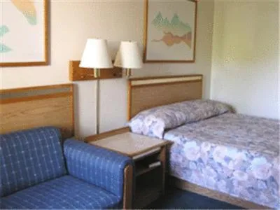 Decorative detail, Bed in Colorado River Value Inn