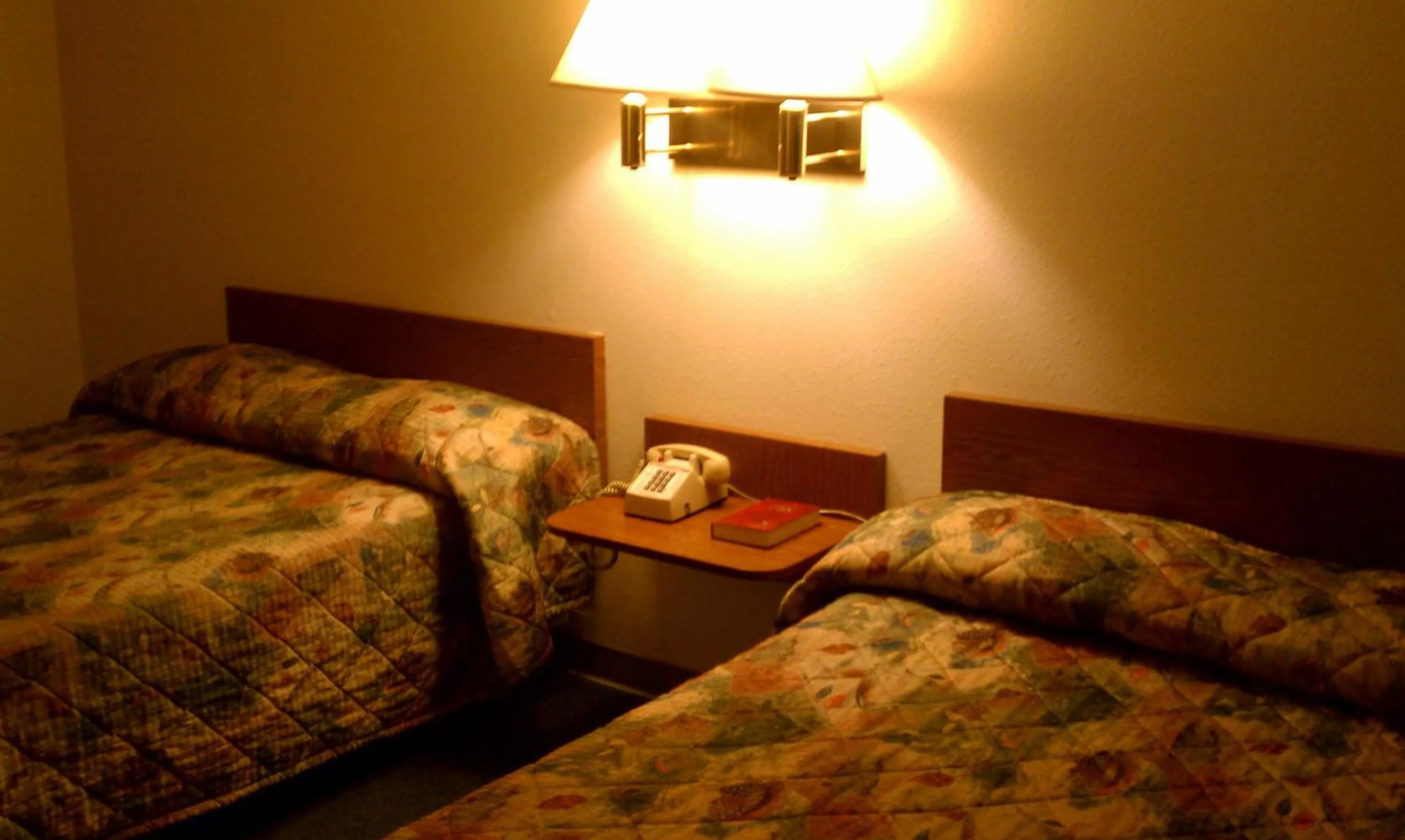 Decorative detail, Bed in Colorado River Value Inn