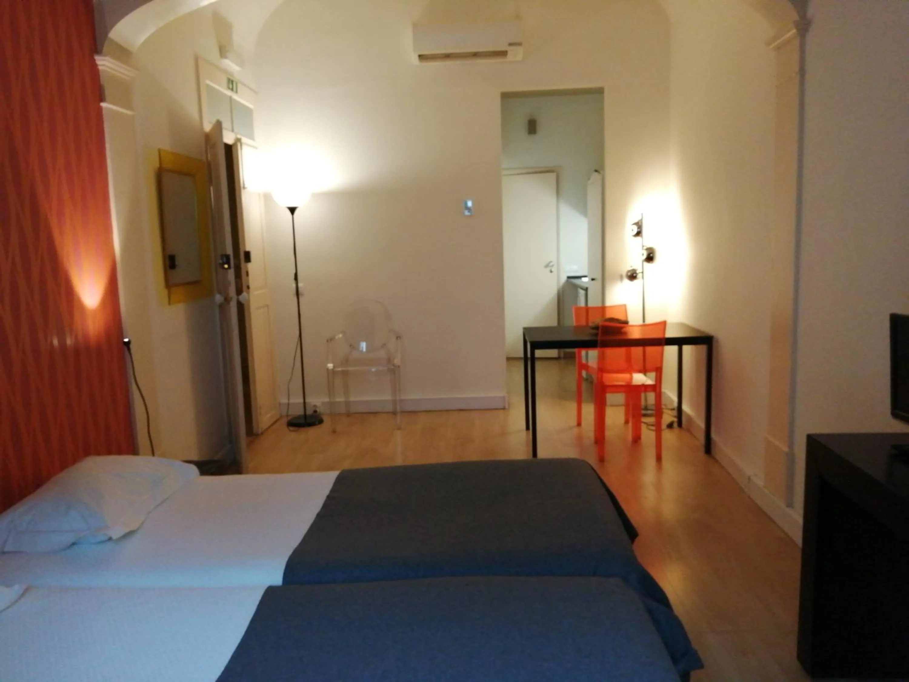 Bedroom, Bed in Evora Inn