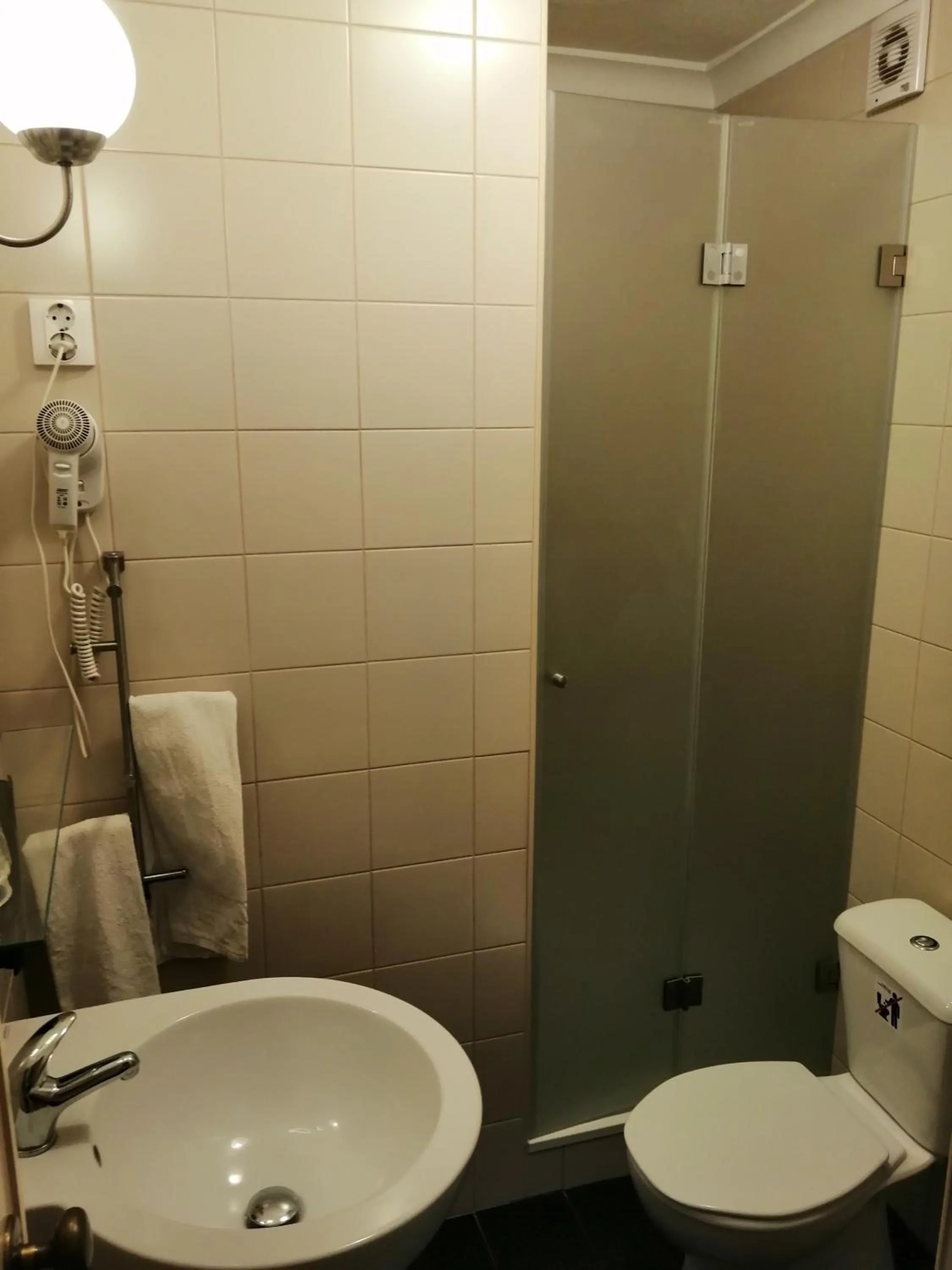 Bathroom in Evora Inn