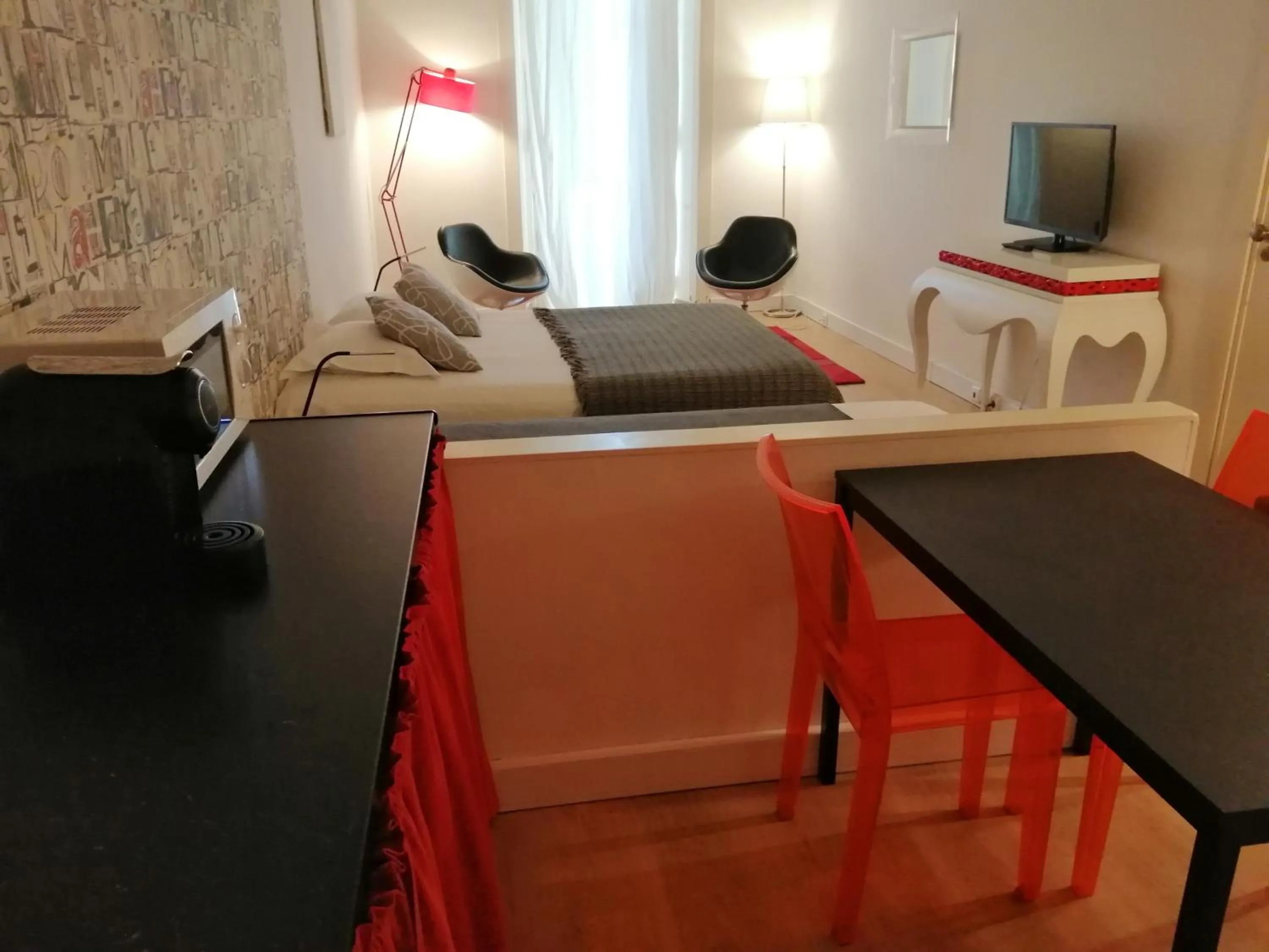 Property building, Bed in Evora Inn