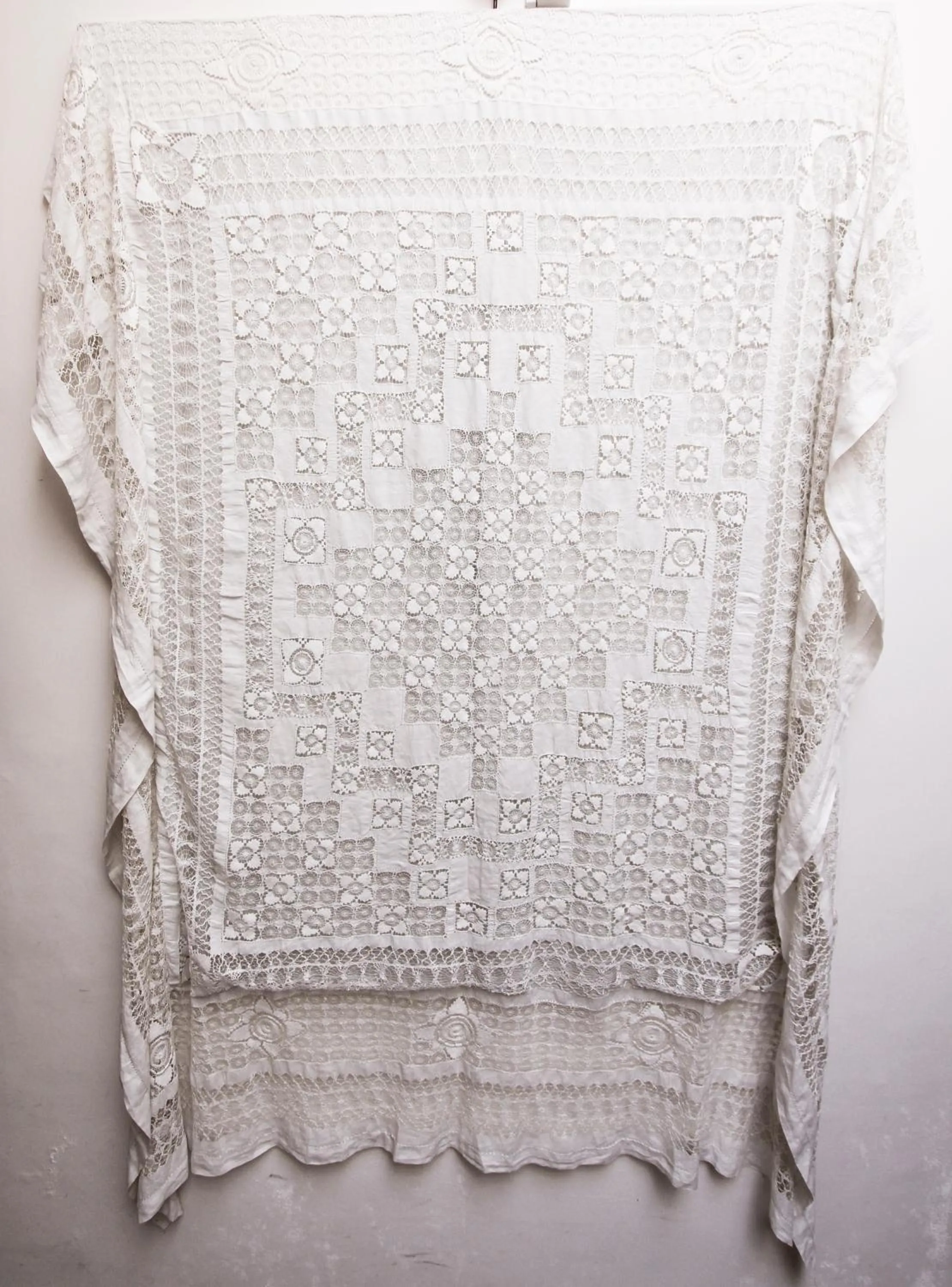 Decorative detail in Evora Inn