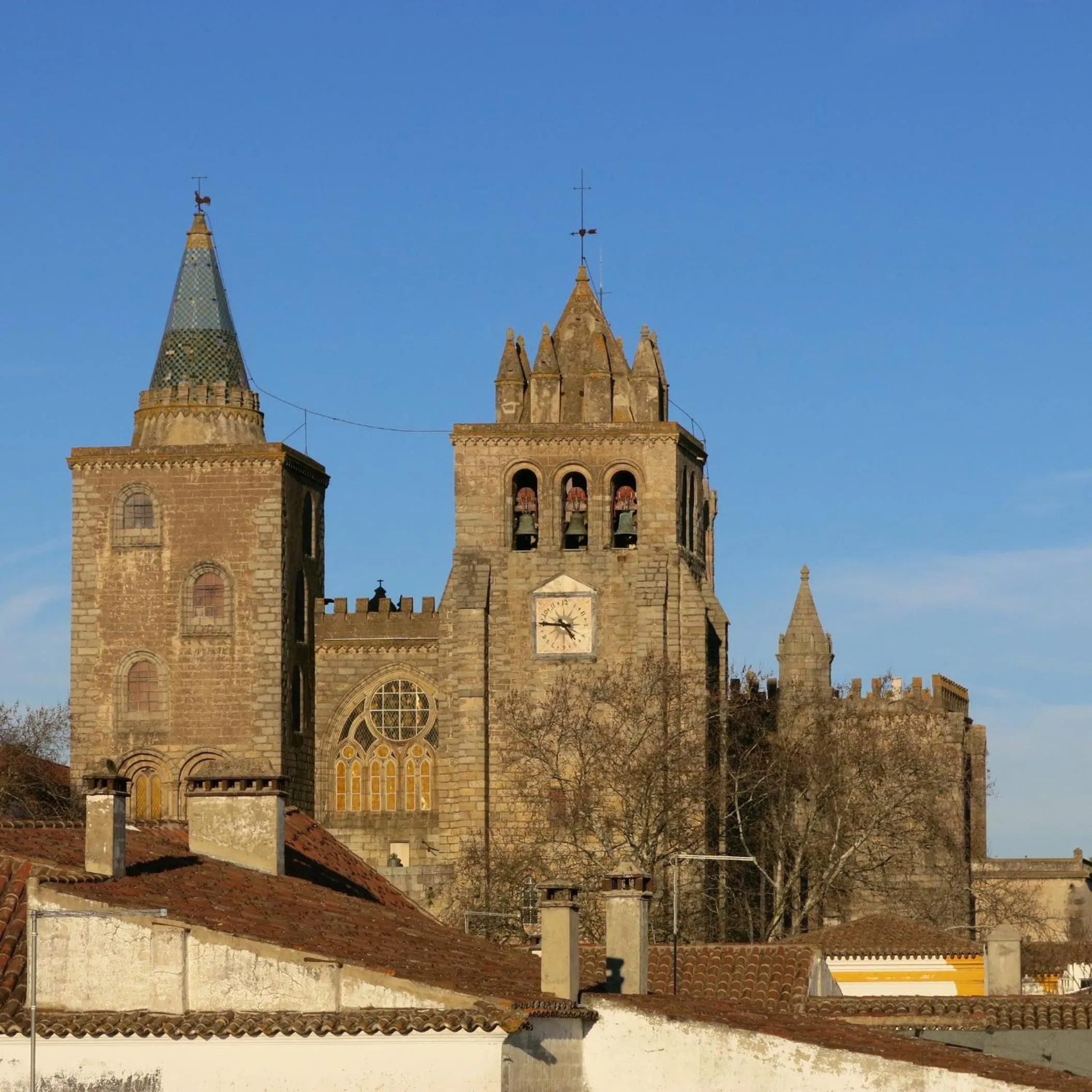 Facade/entrance in Evora Inn