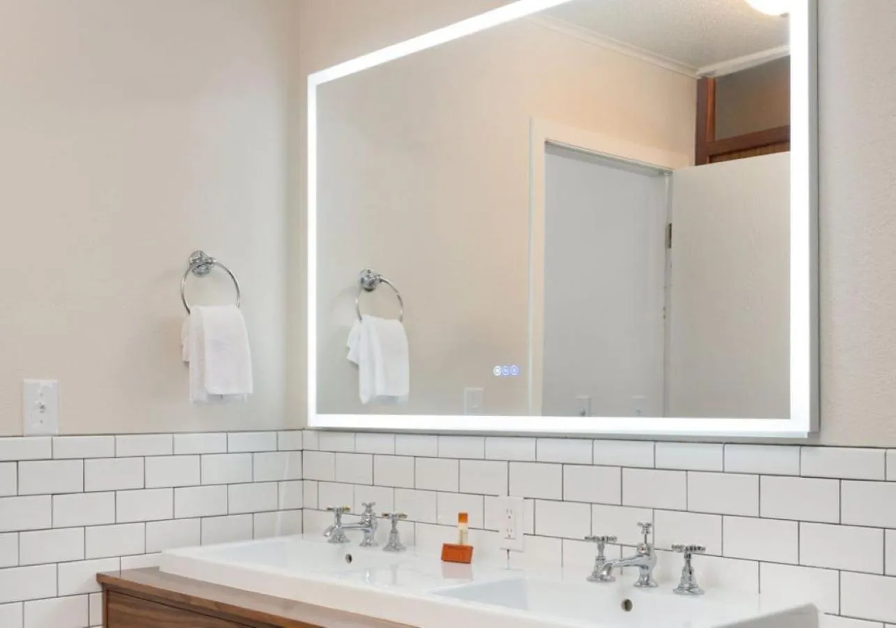 Bathroom in Sapphire Motel Midtown Bozeman