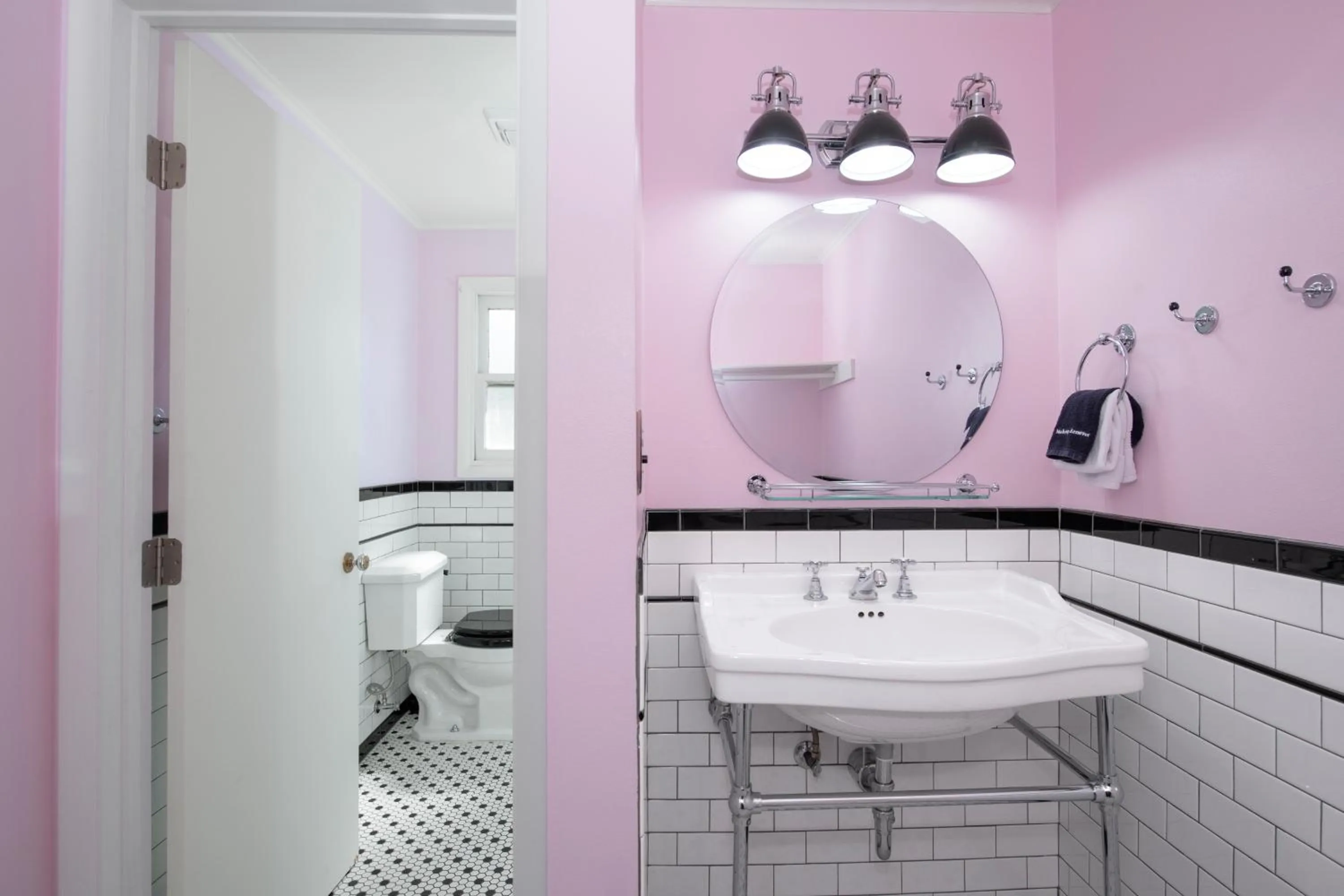 Shower in Sapphire Motel Midtown Bozeman