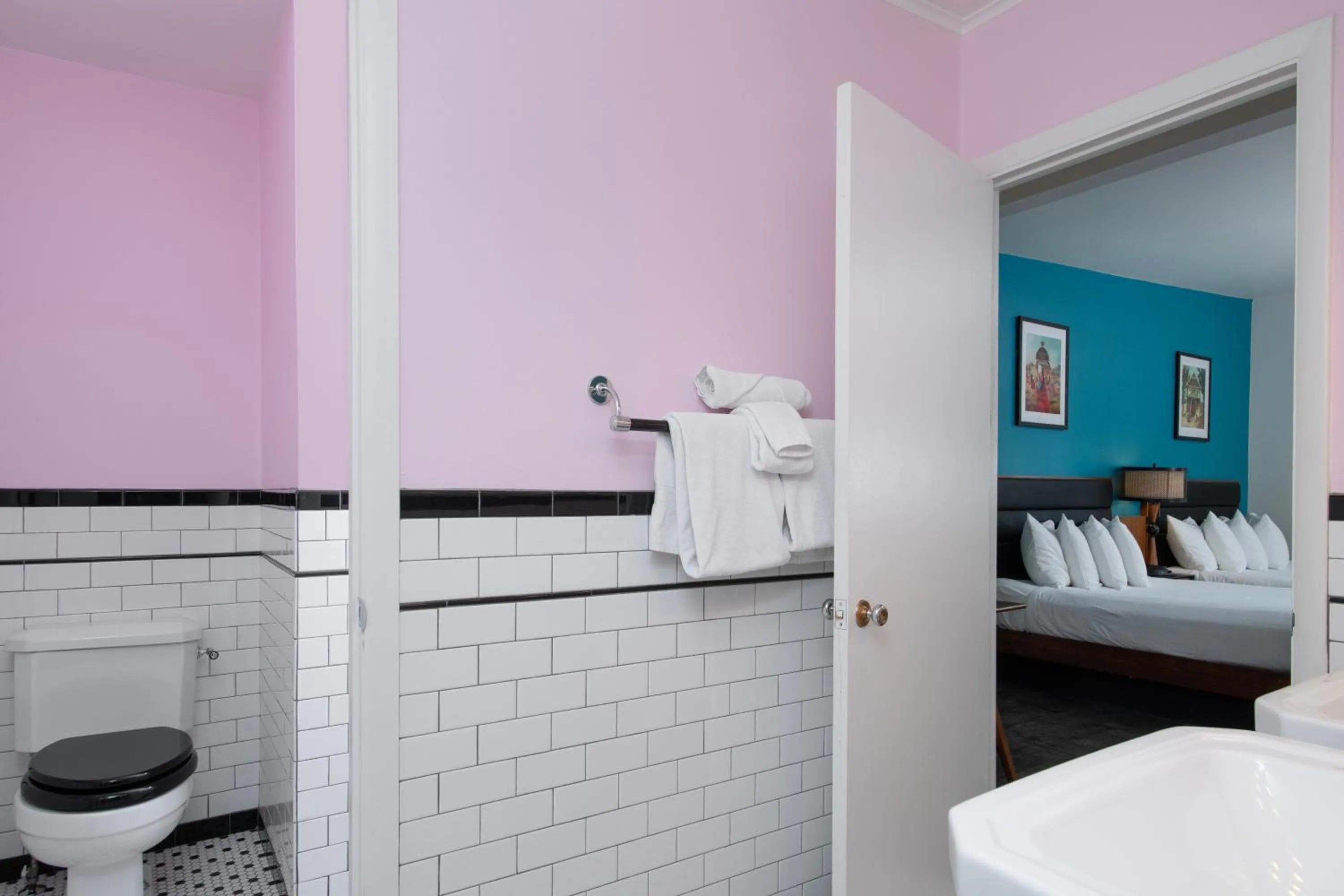 Bathroom in Sapphire Motel Midtown Bozeman