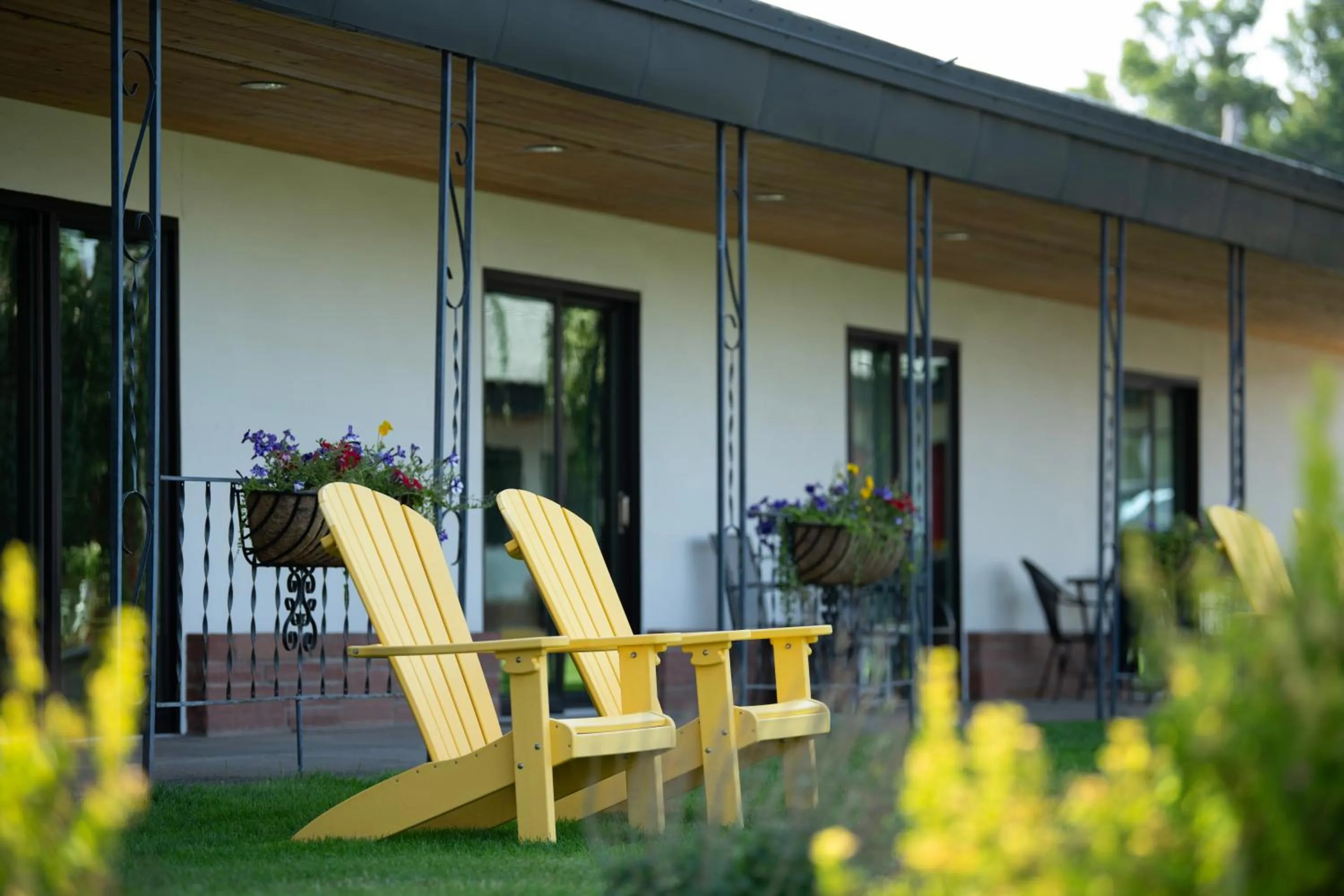 Property building in Sapphire Motel Midtown Bozeman