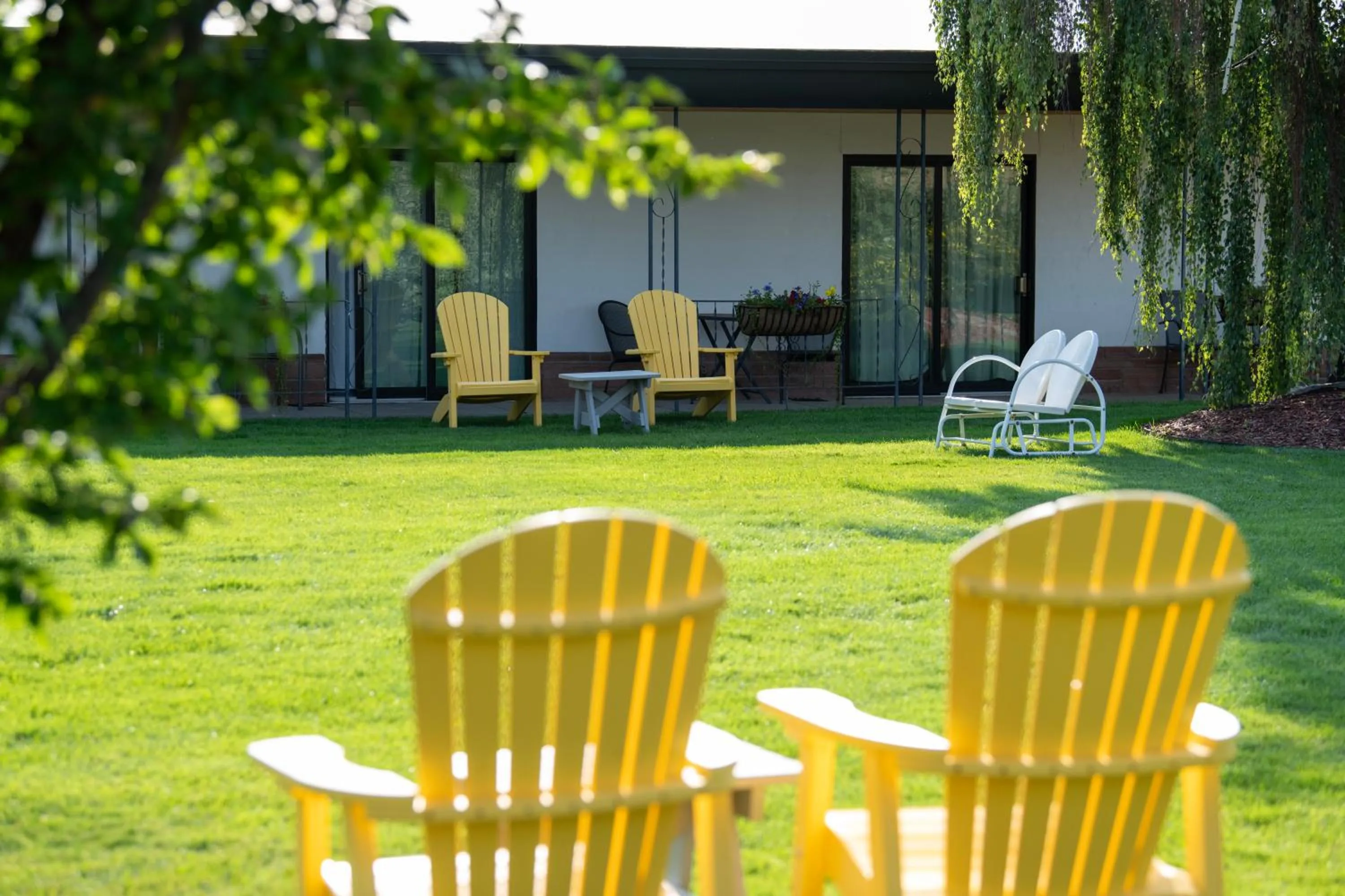 Property building in Sapphire Motel Midtown Bozeman