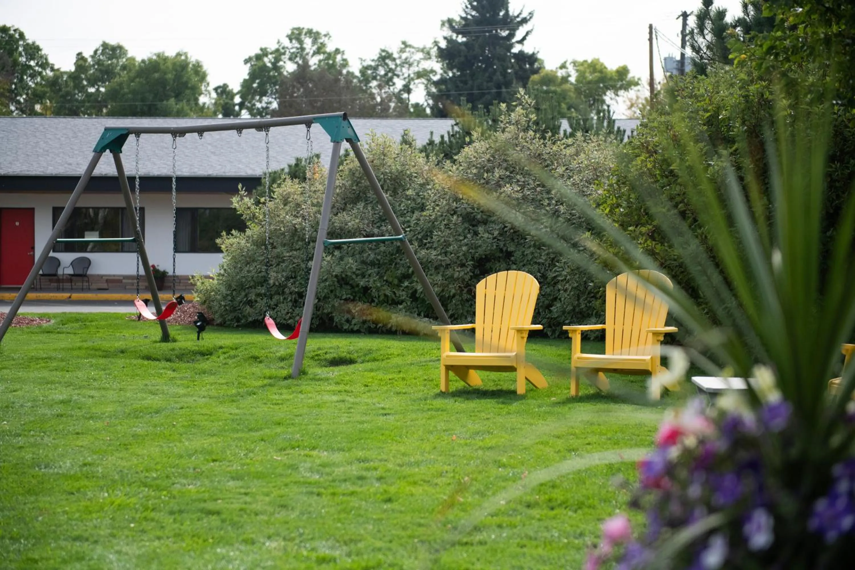 Property building in Sapphire Motel Midtown Bozeman