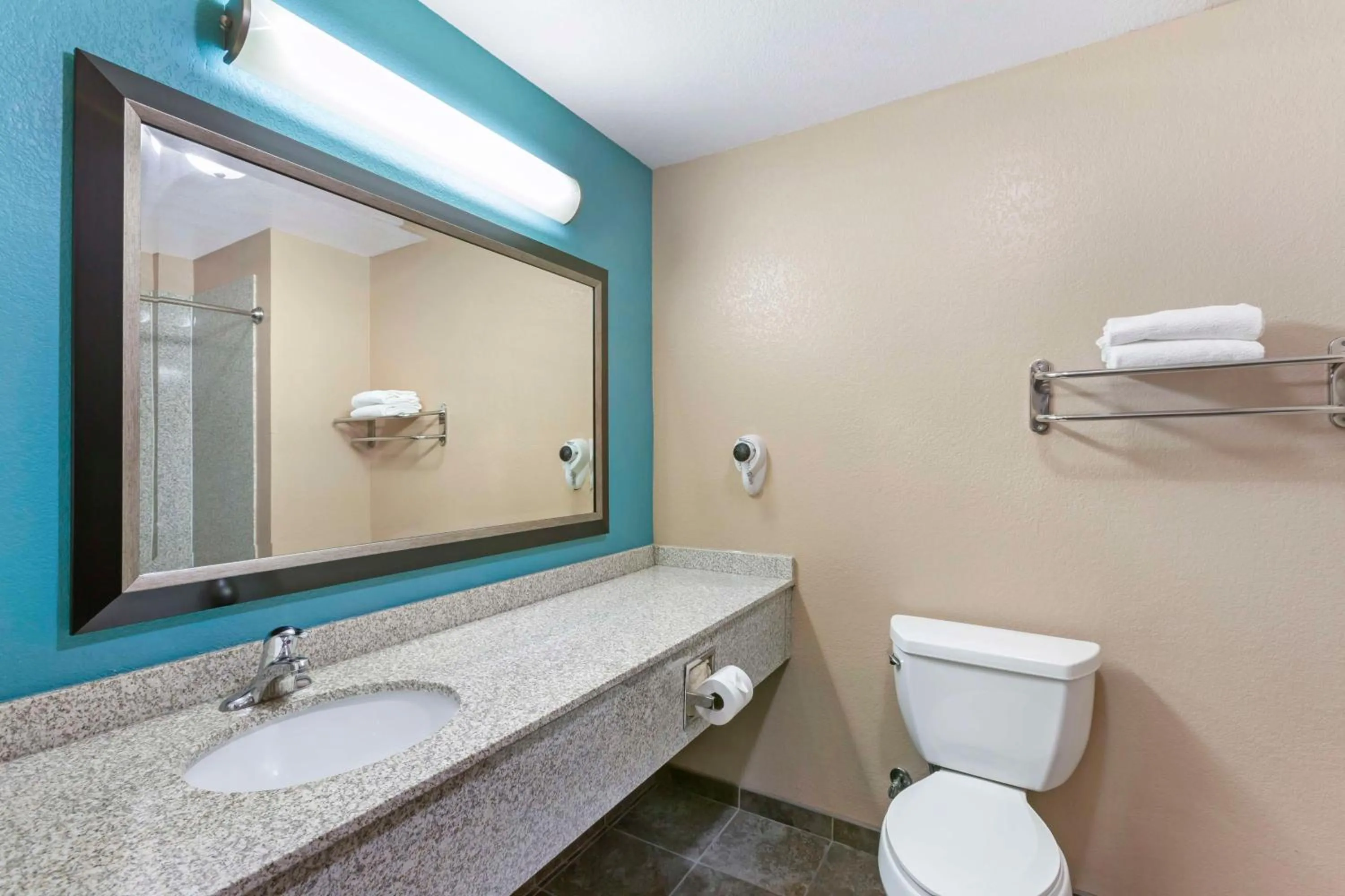 Bathroom in Best Western Sonora Inn & Suites