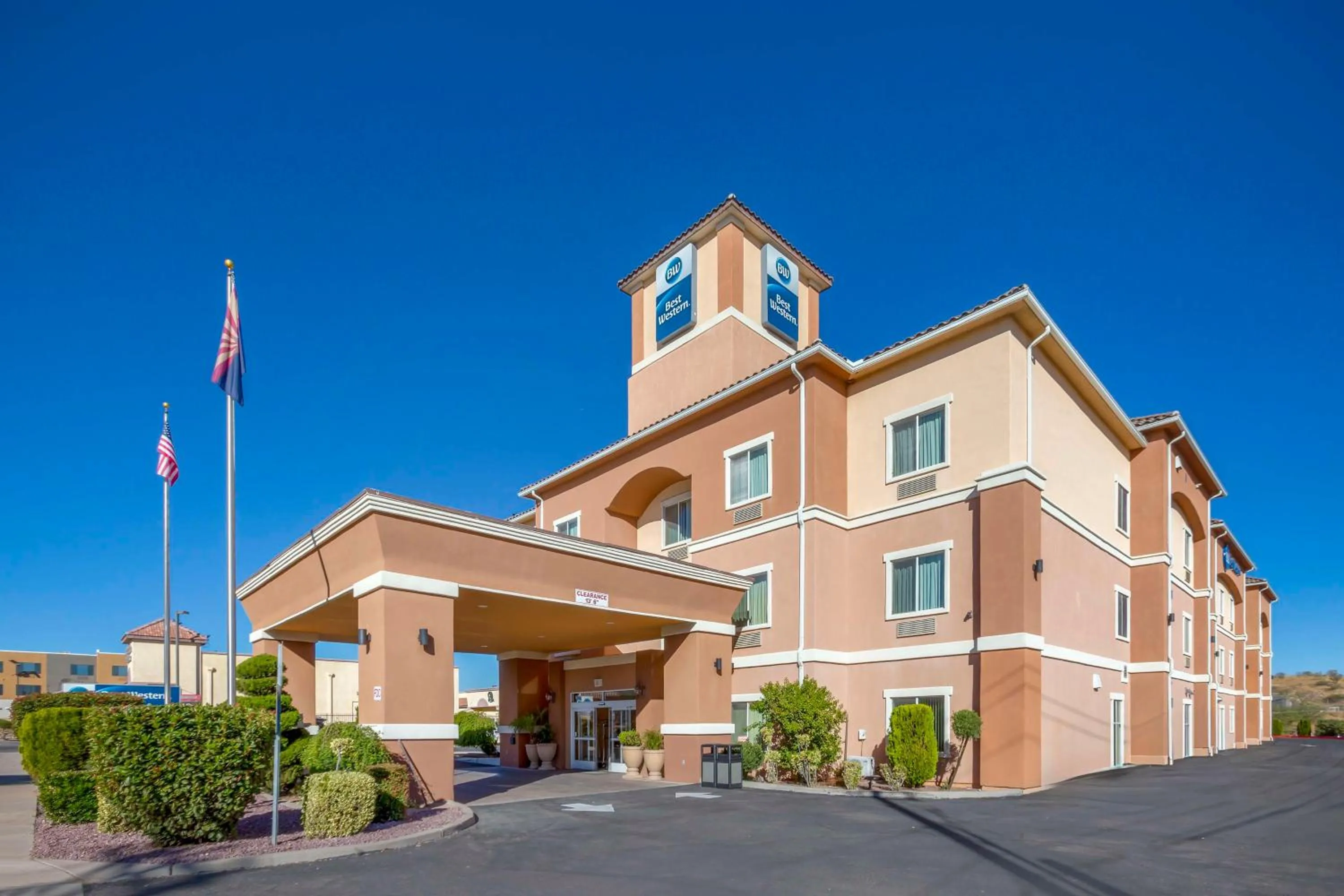 Property building in Best Western Sonora Inn & Suites