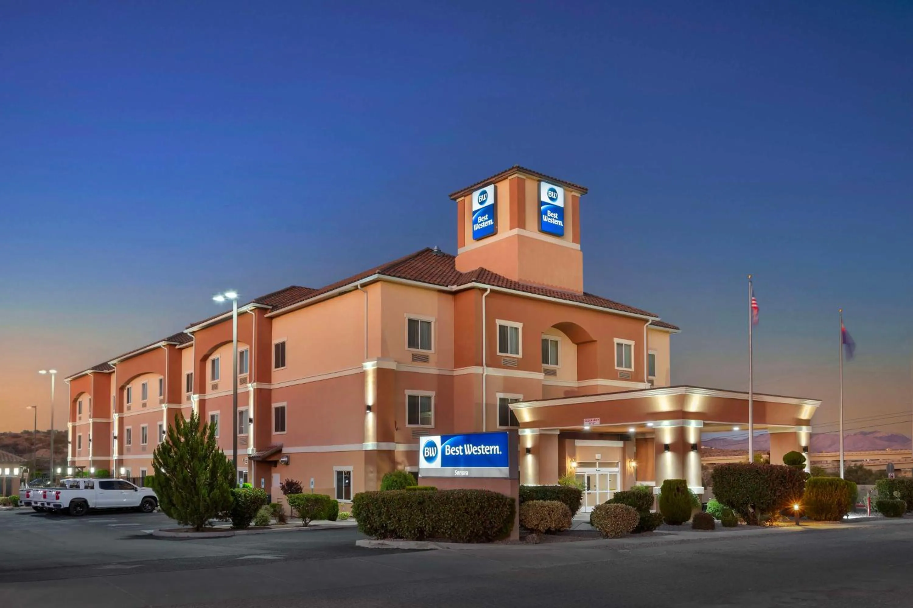 Property building in Best Western Sonora Inn & Suites