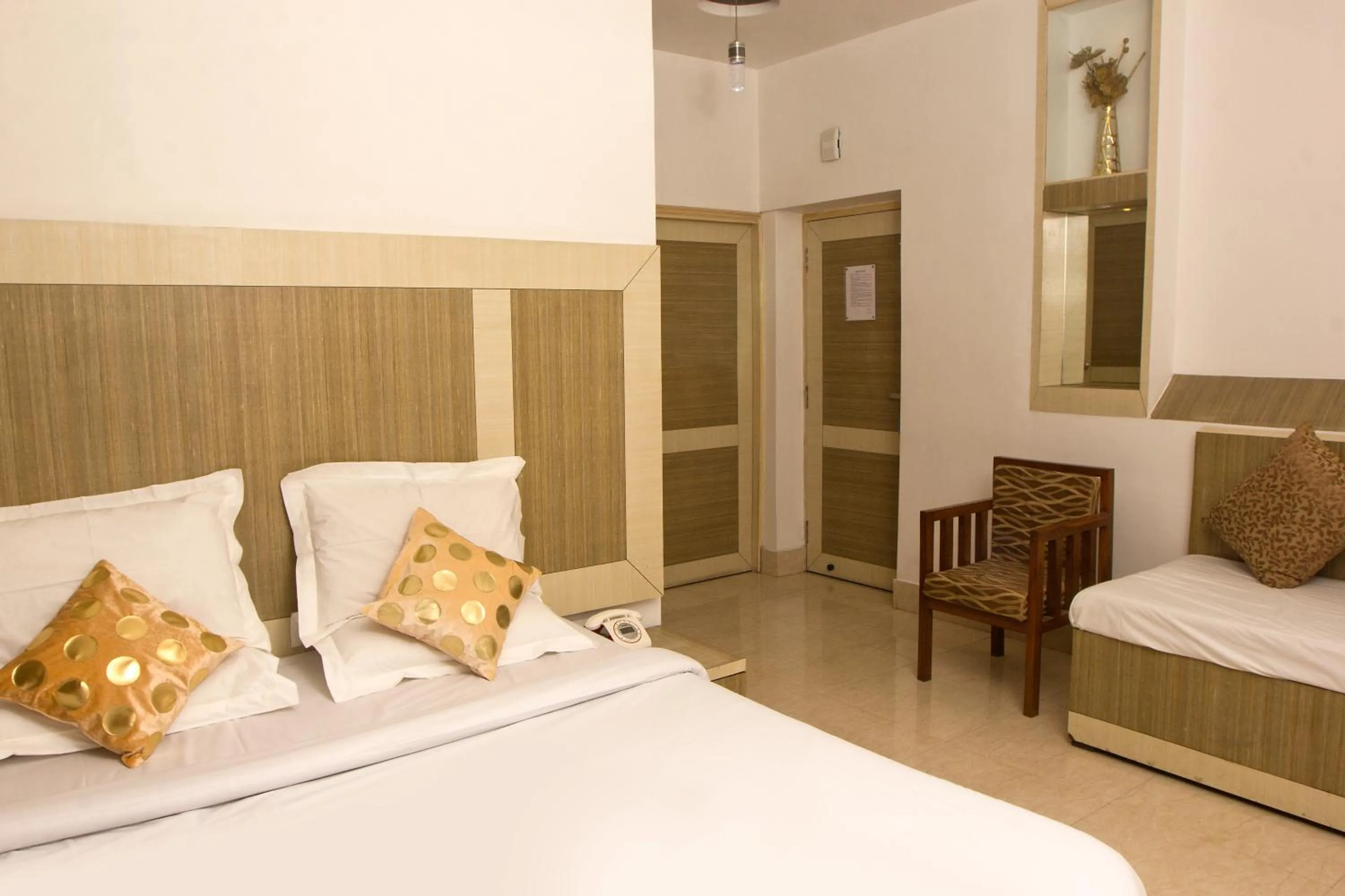 Living room, Bed in Hotel White House