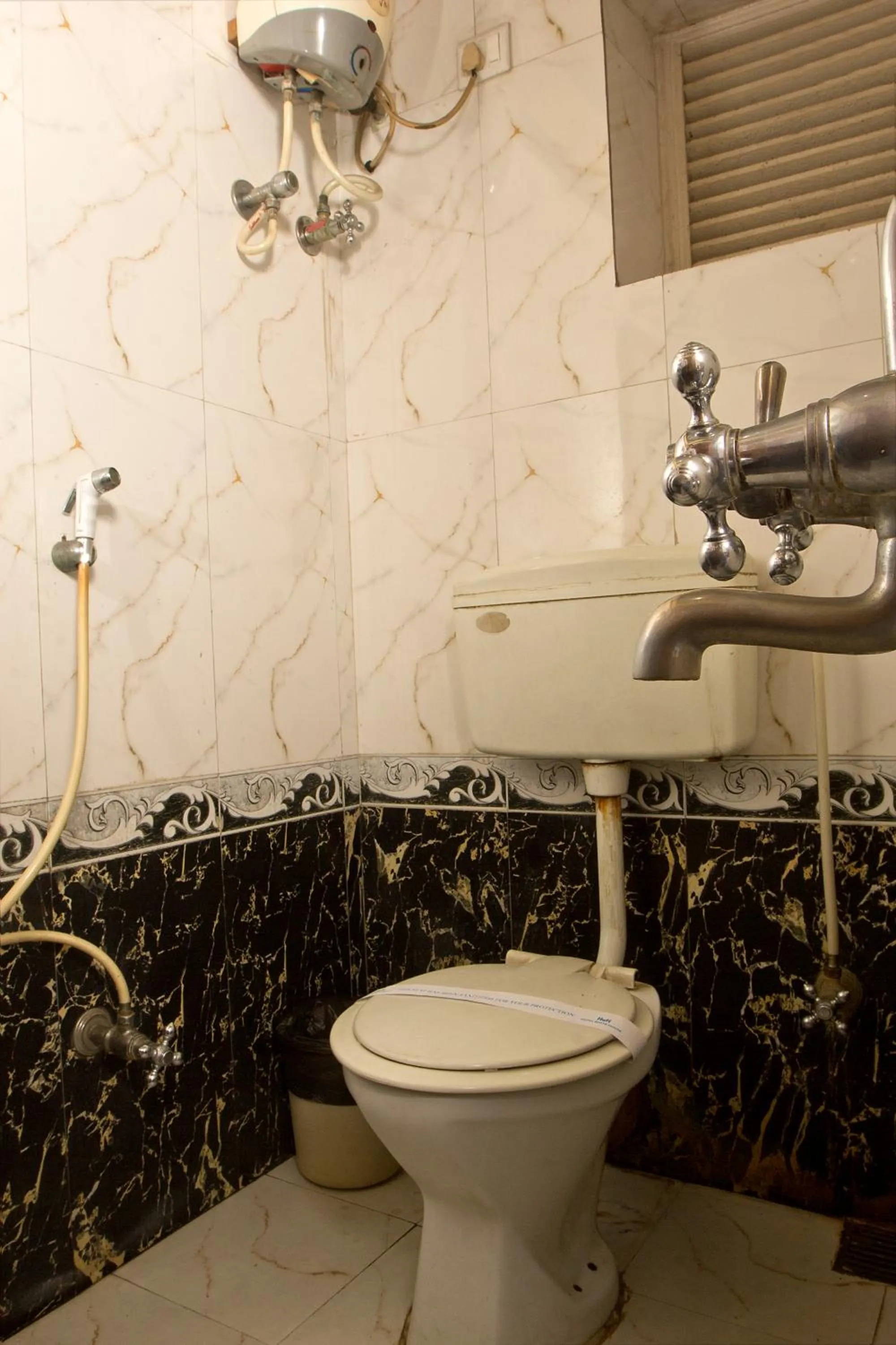 Bathroom in Hotel White House