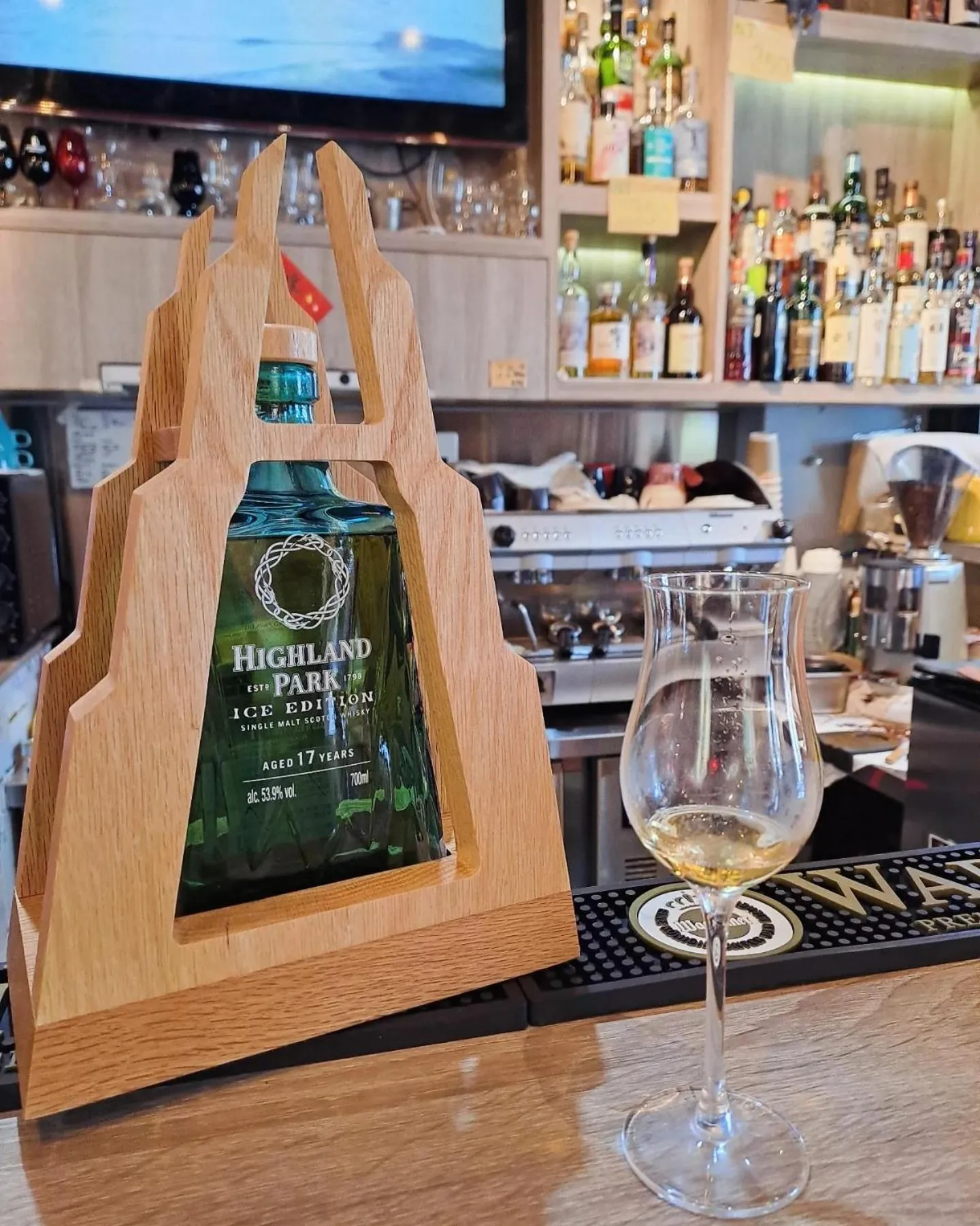 Lounge or bar in Old Door Hostel & Bar