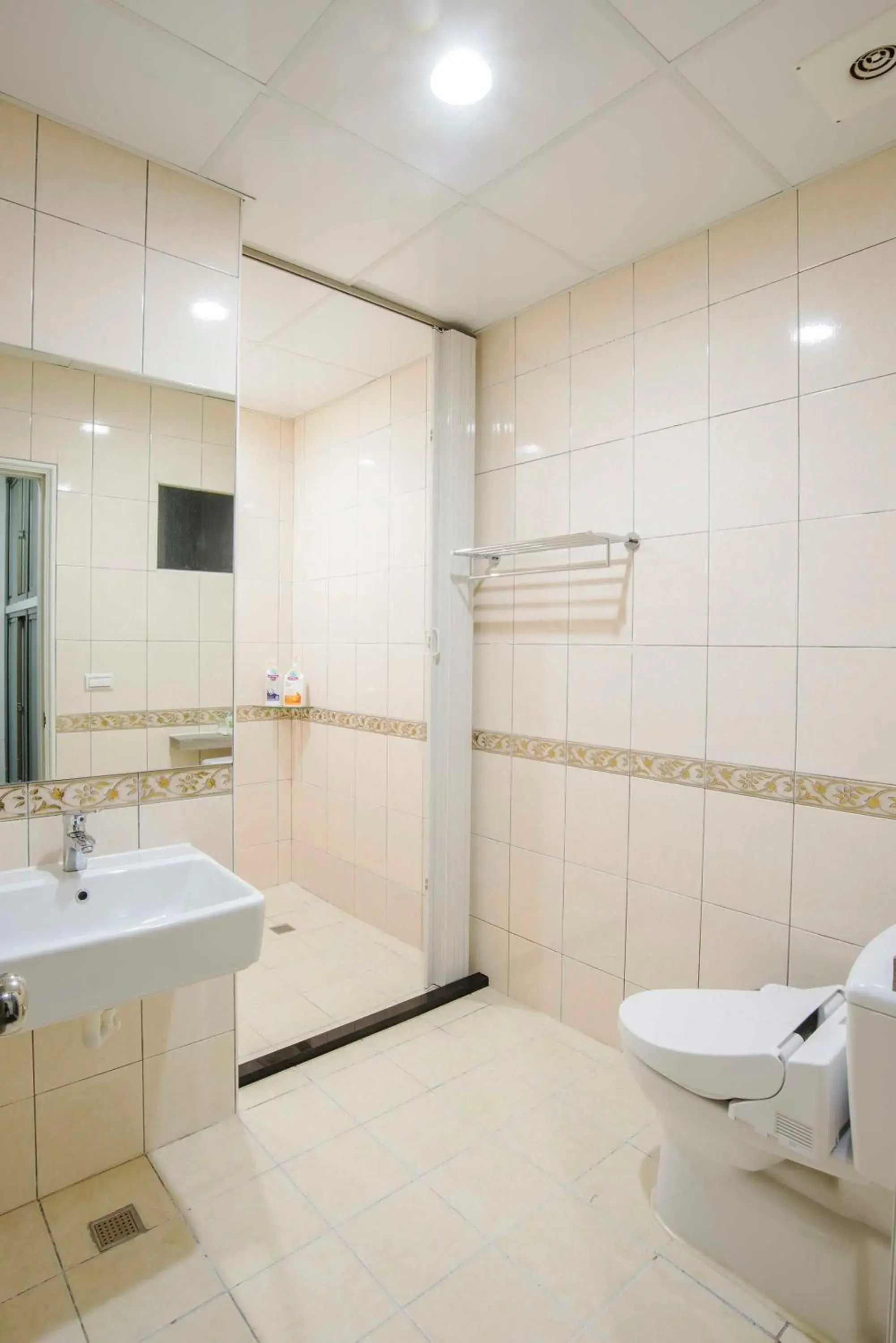 Bed in 4-Bed Female Dormitory Room in Old Door Hostel & Bar Bed in 4-Bed Female Dormitory Room in Old Door Hostel & Bar