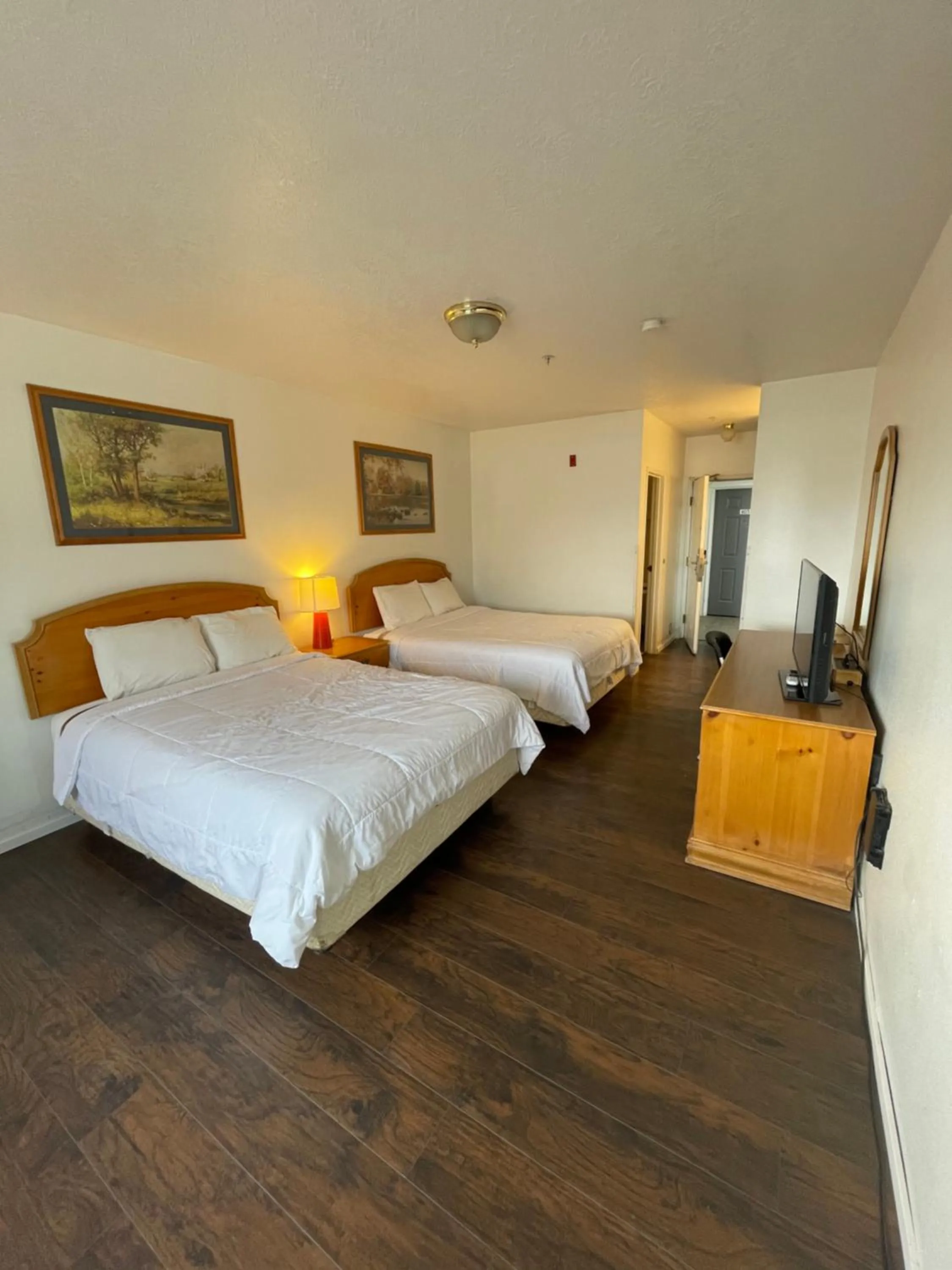 Bed in Traveler's Inn Carlin NV near Elko