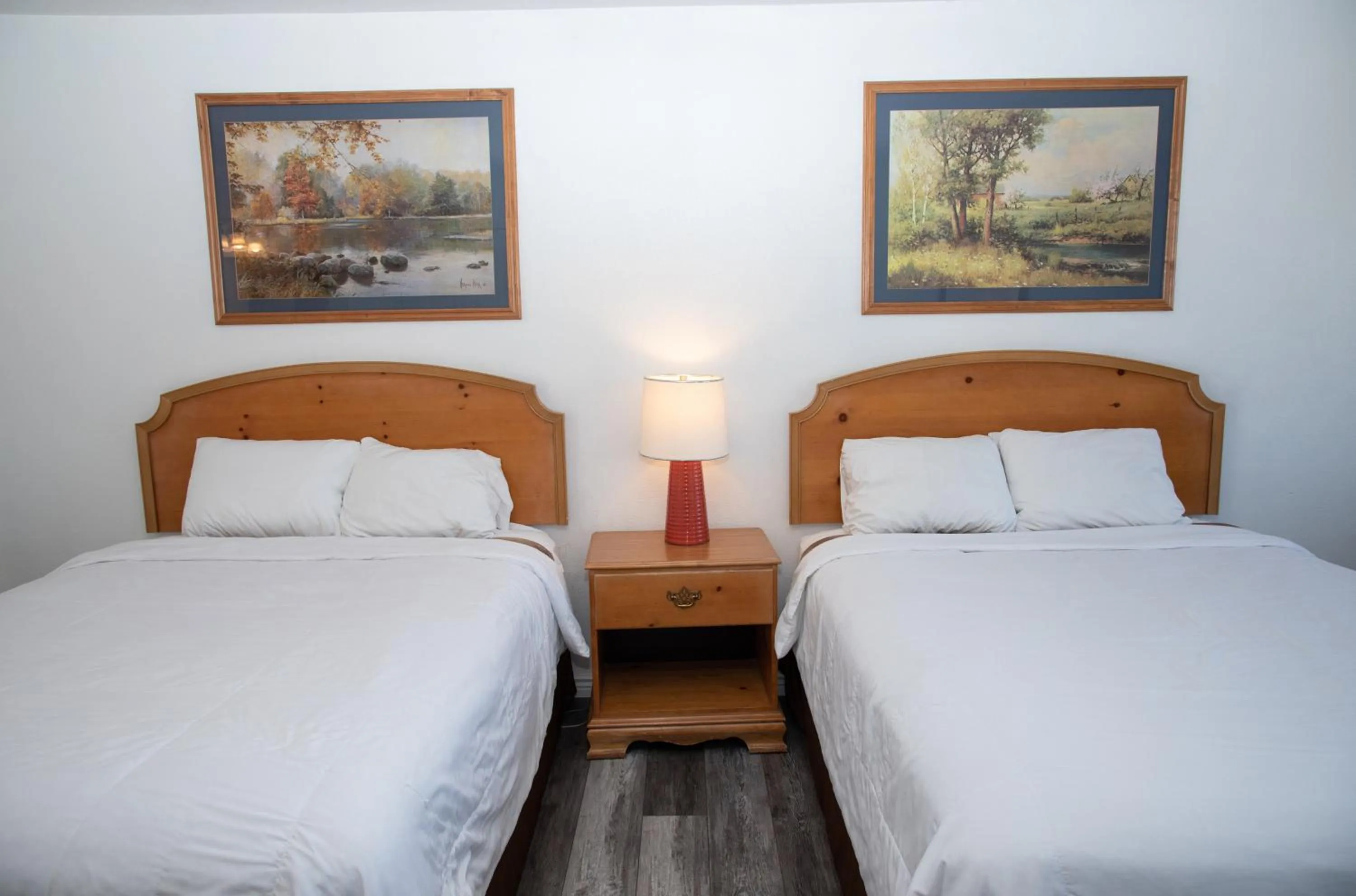 Bed in Traveler's Inn Carlin NV near Elko