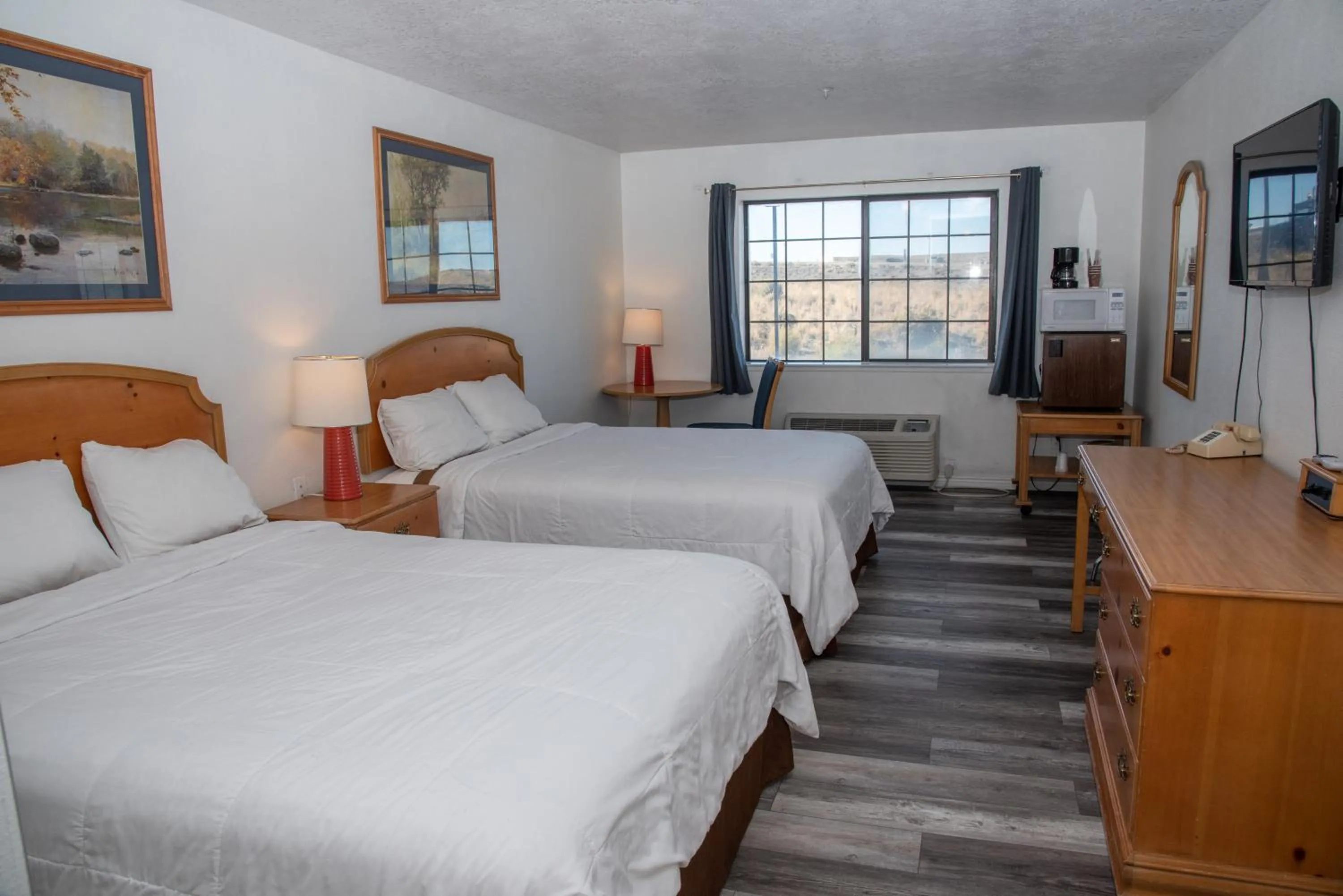 Bed in Traveler's Inn Carlin NV near Elko