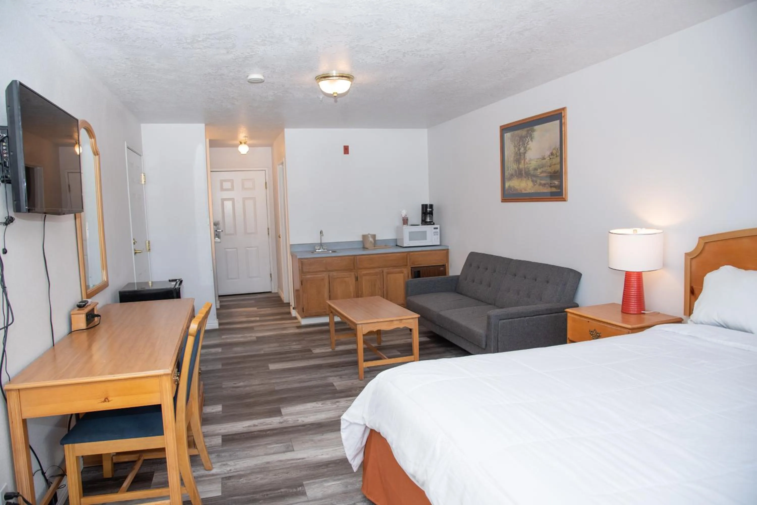 Bed in Traveler's Inn Carlin NV near Elko